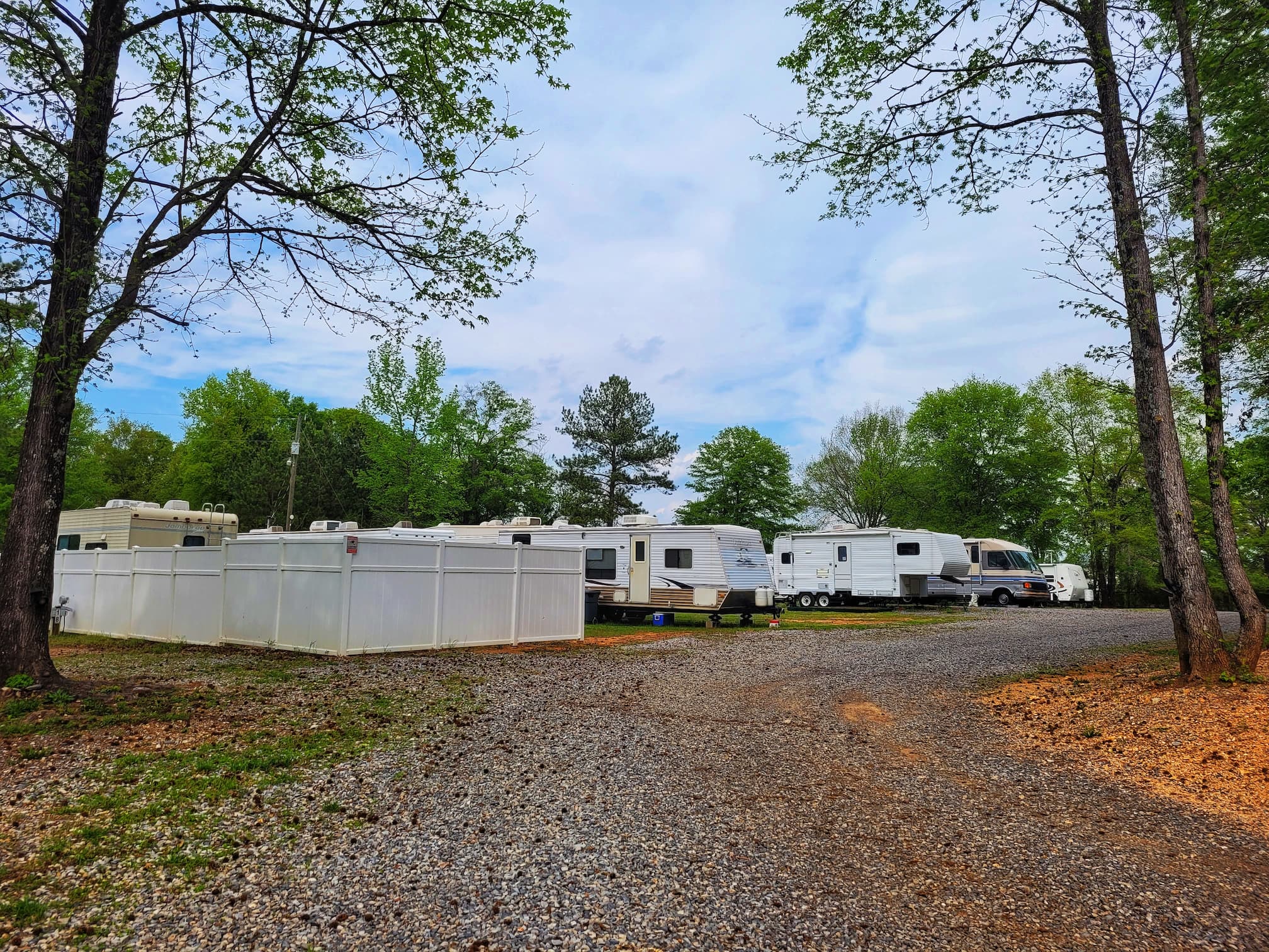 photo of talladega pit stop rv park long term campsites