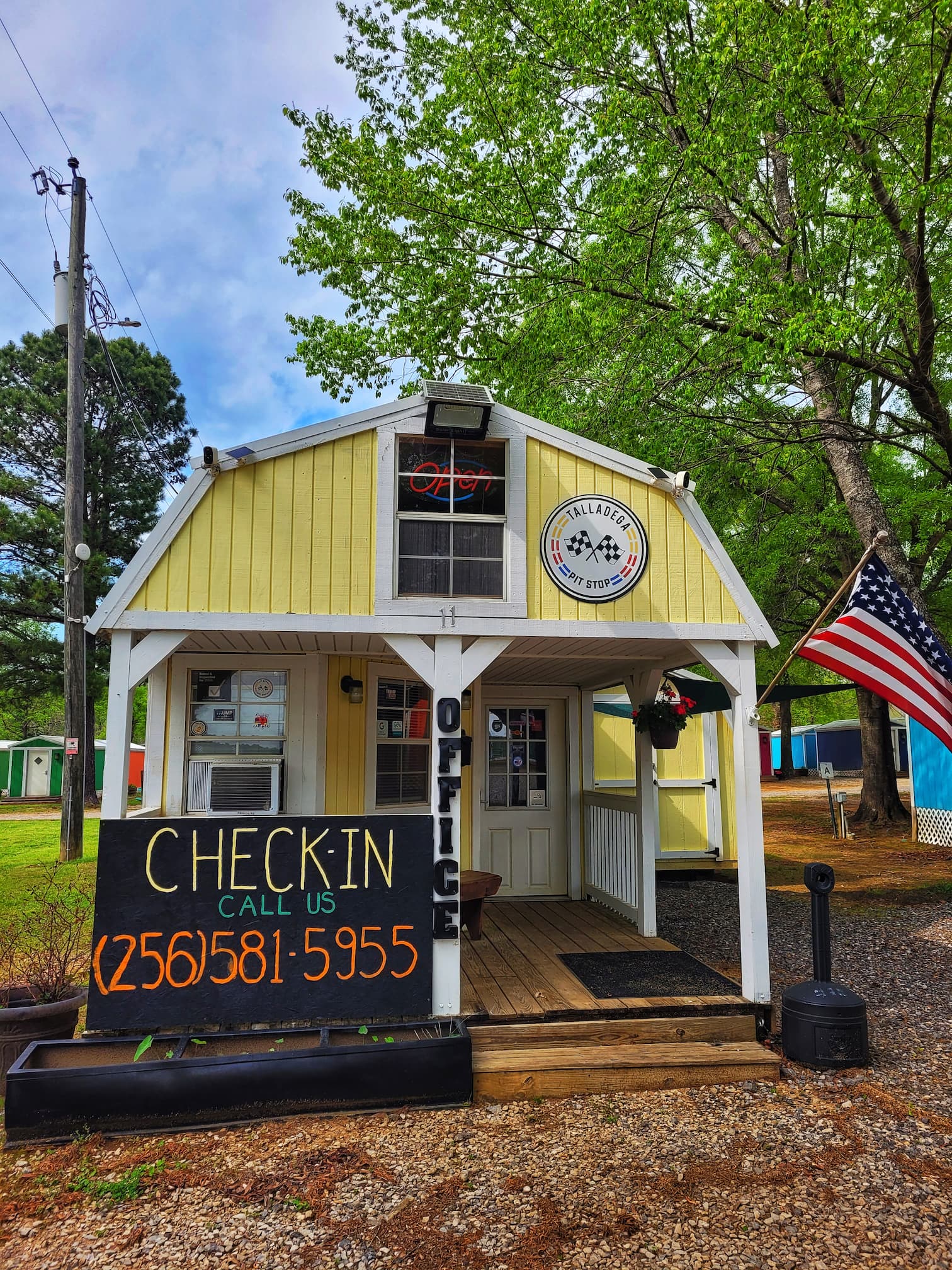 photo of talladega pit stop rv park campstore