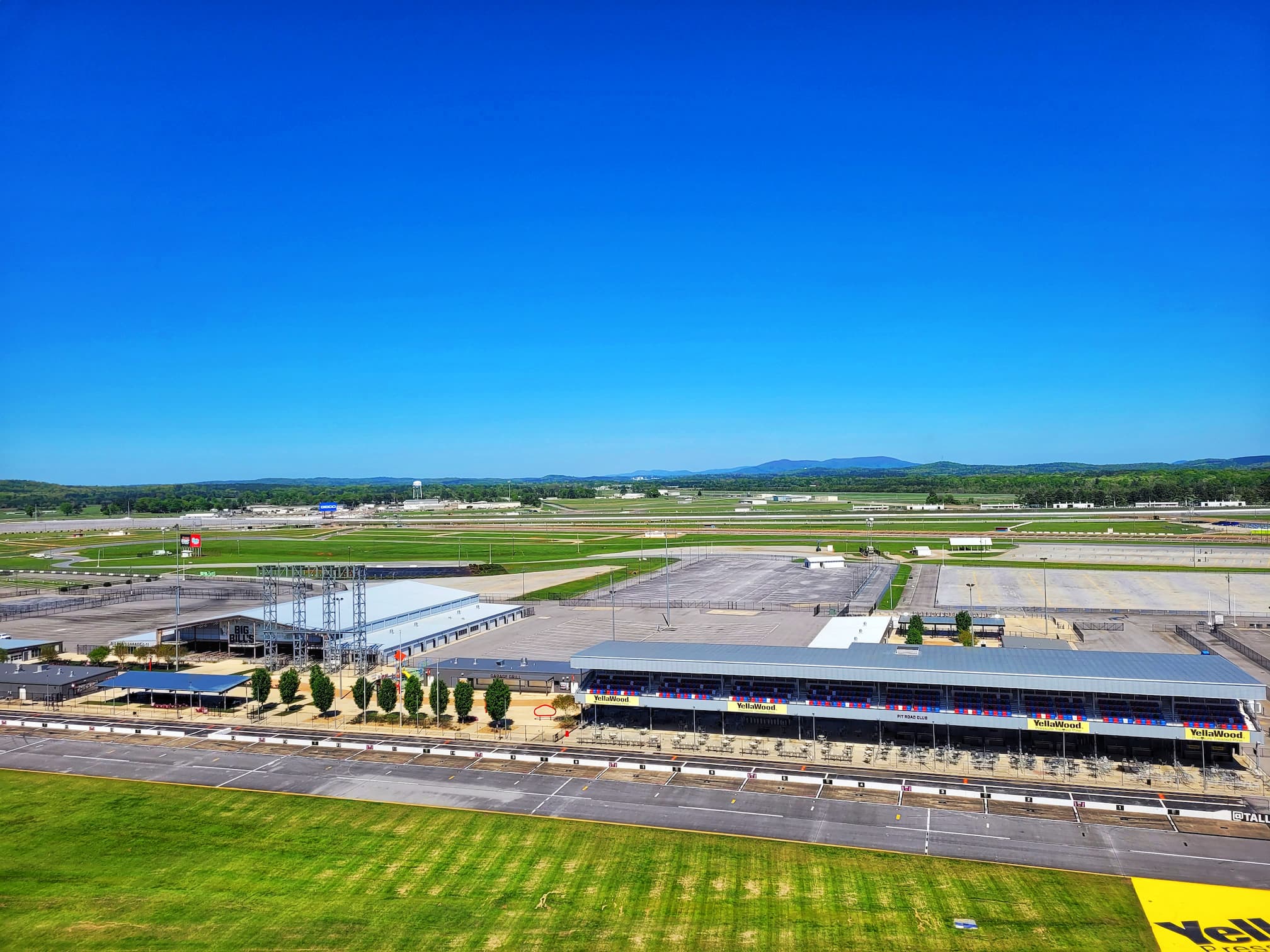 photo of talladega superspeedway