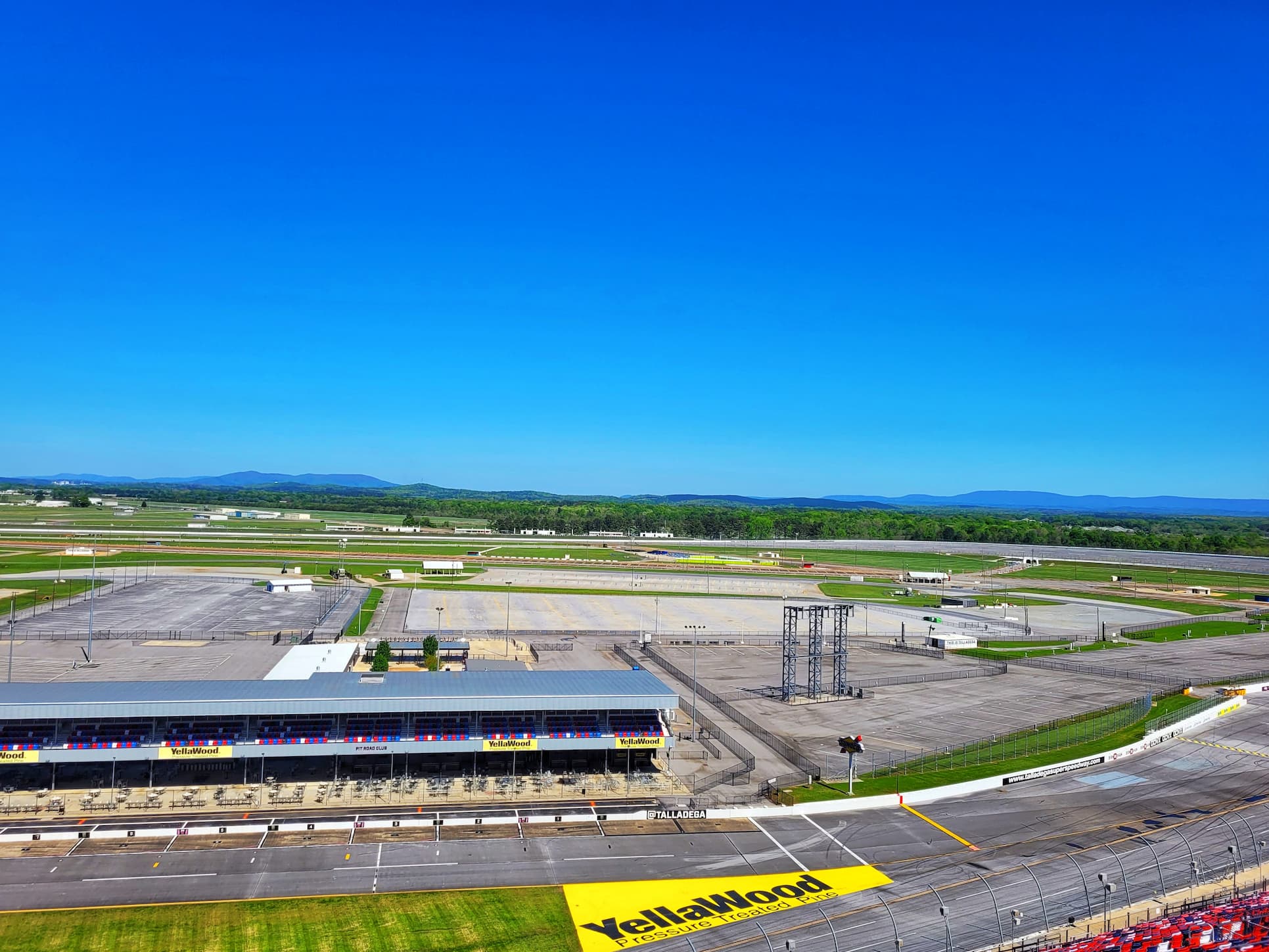 photo of talladega superspeedway