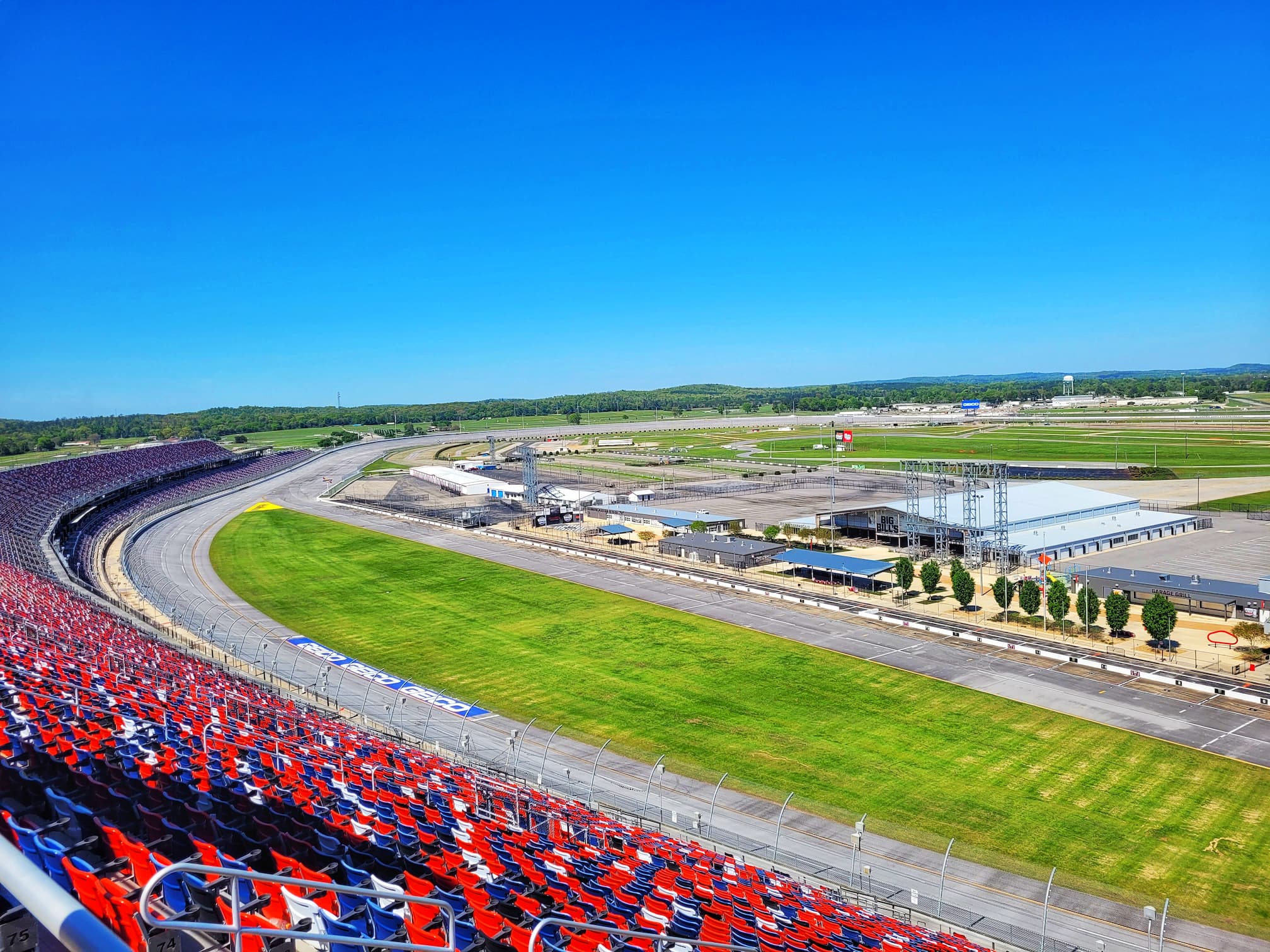 photo of talladega superspeedway