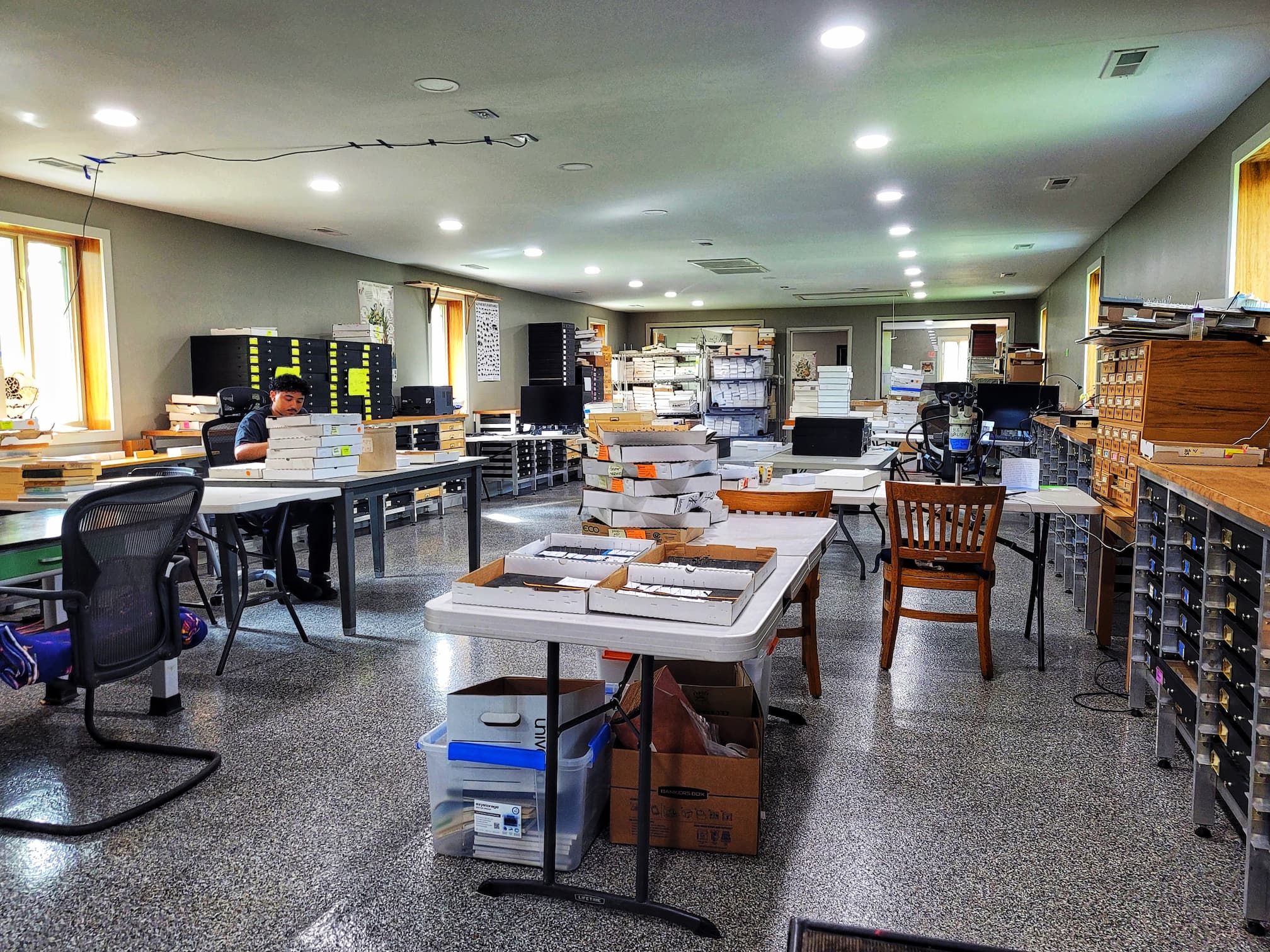 photo of usgs bee lab