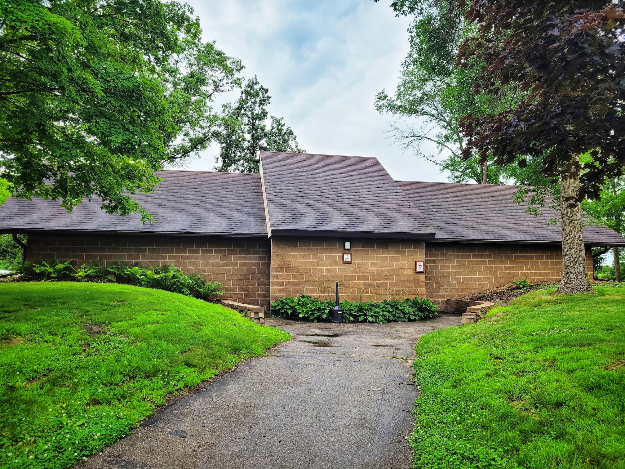 photo of chester woods showerhouse