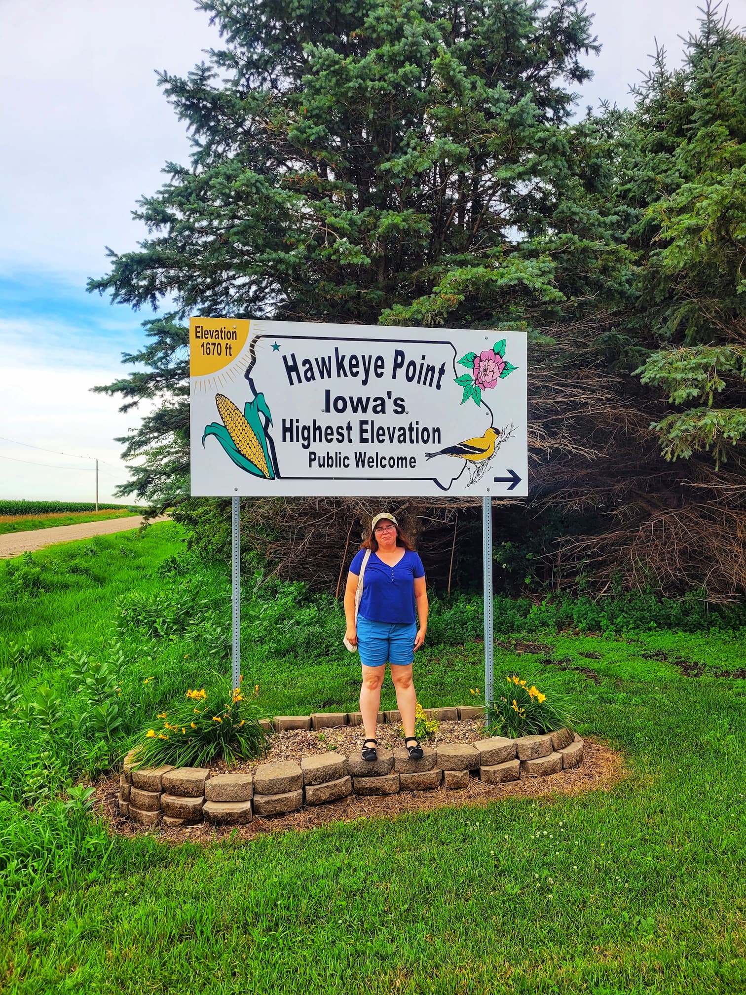 photo of jen at iowa highpoint