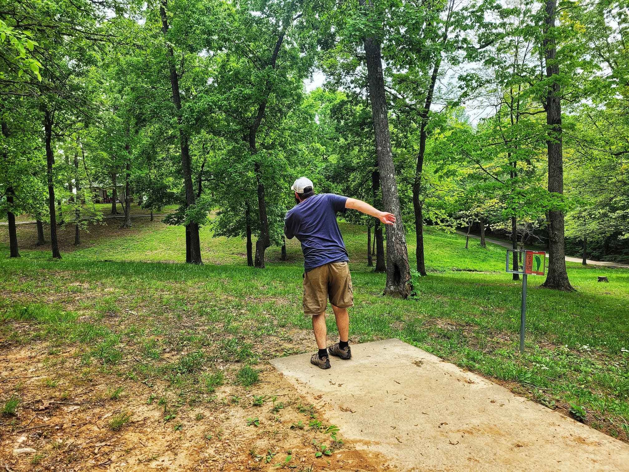 photo of josh playing disc golf
