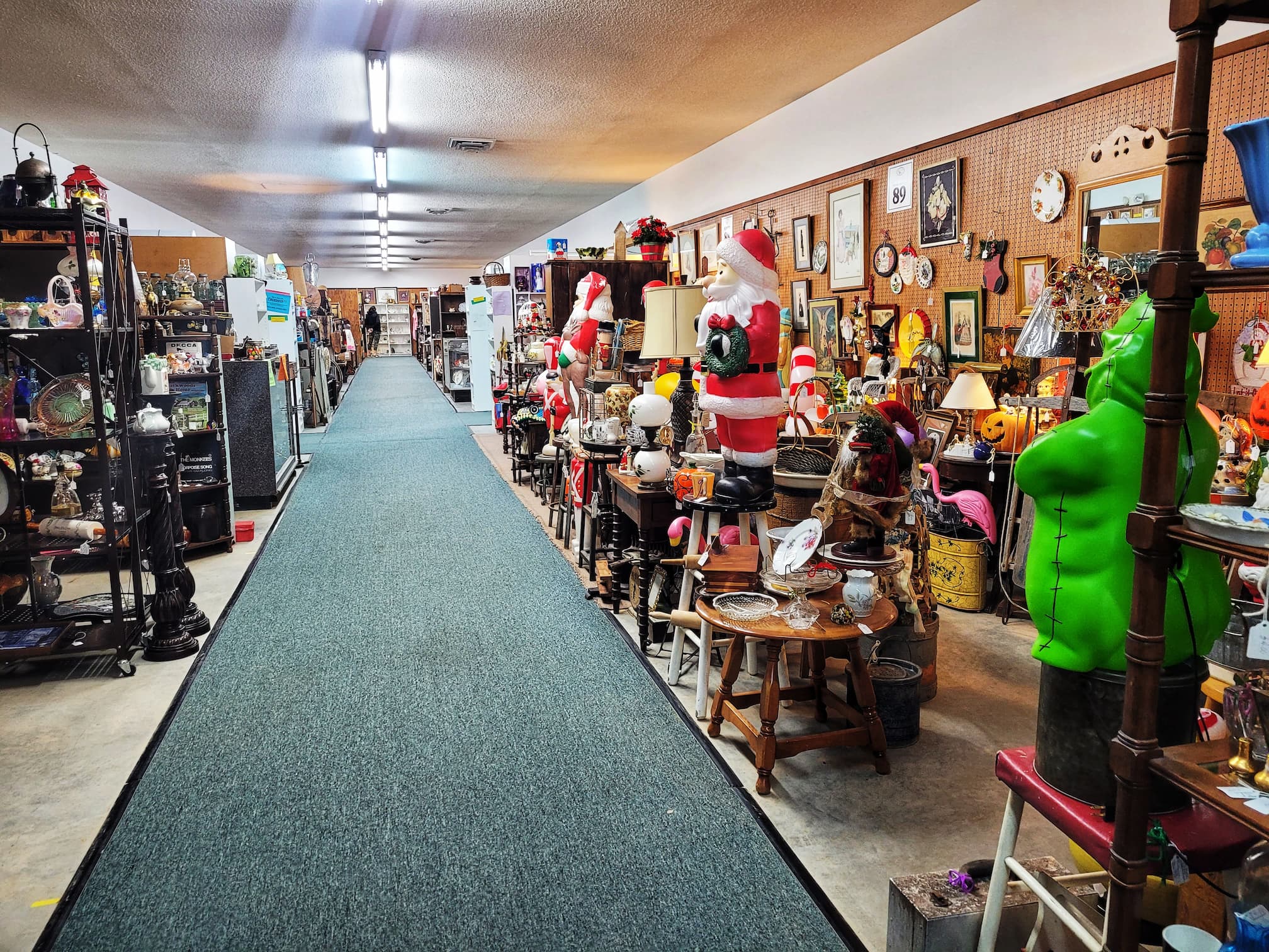 photo of twin lakes antique mall