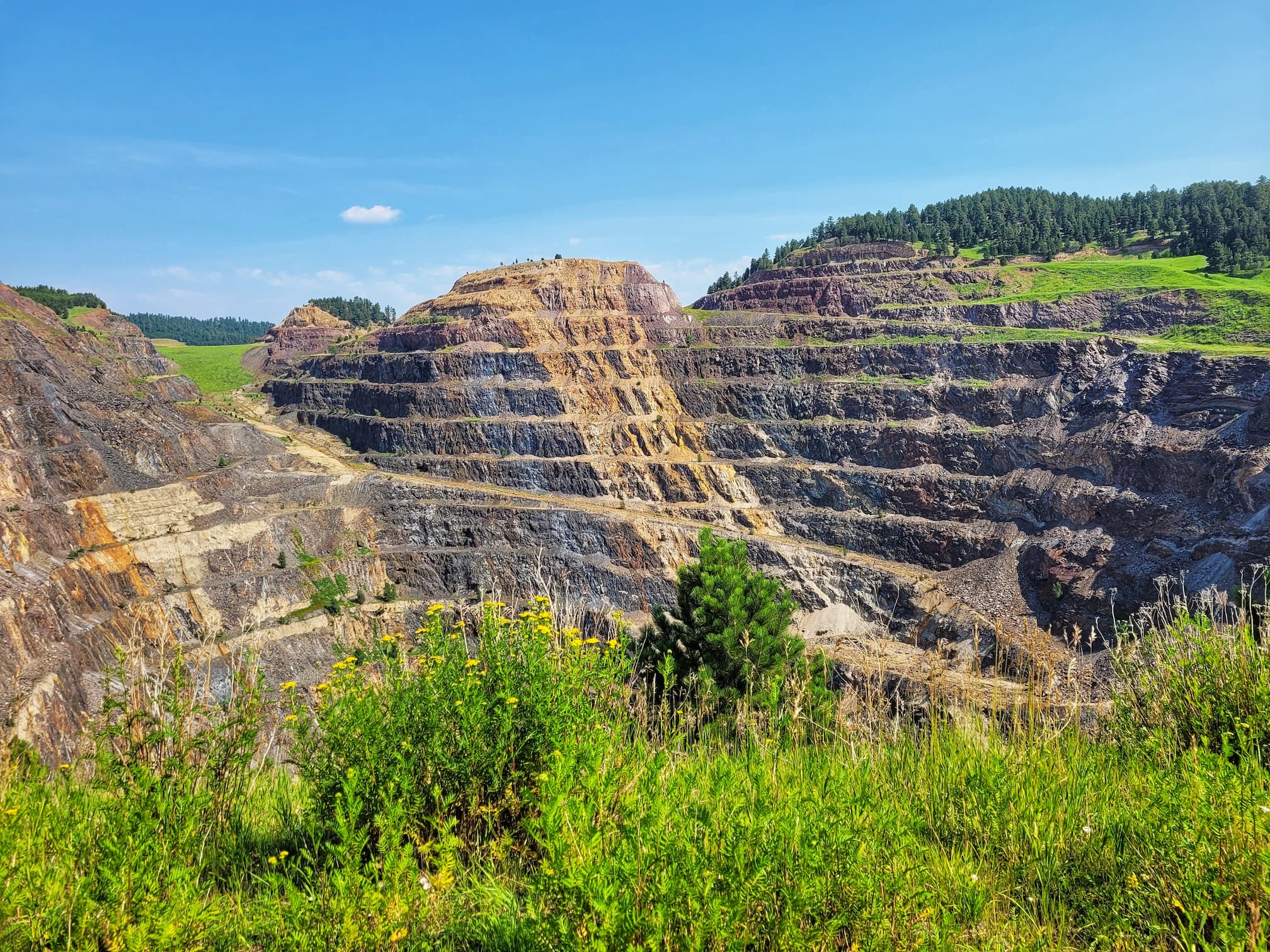 photo of homestake gold mine open cut