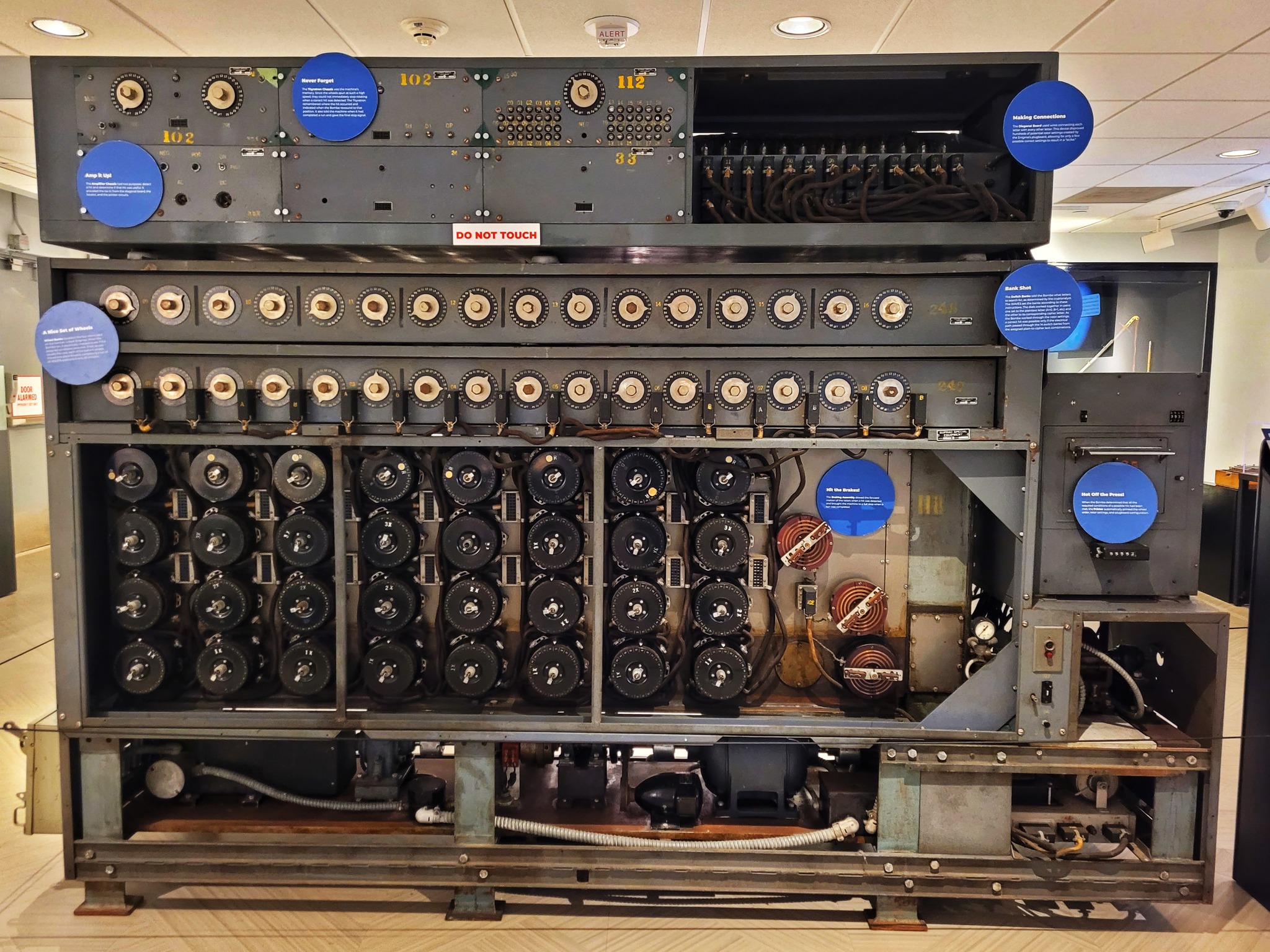 photo of enigma decoding machine