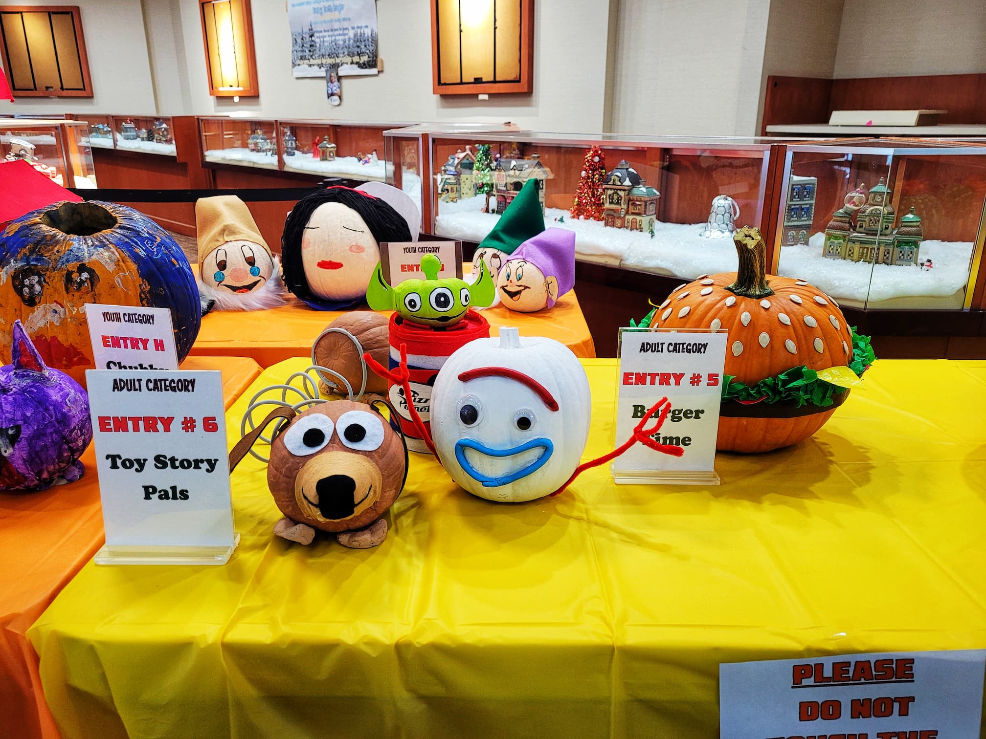 photo of alamogordo pumpkin decorating contest