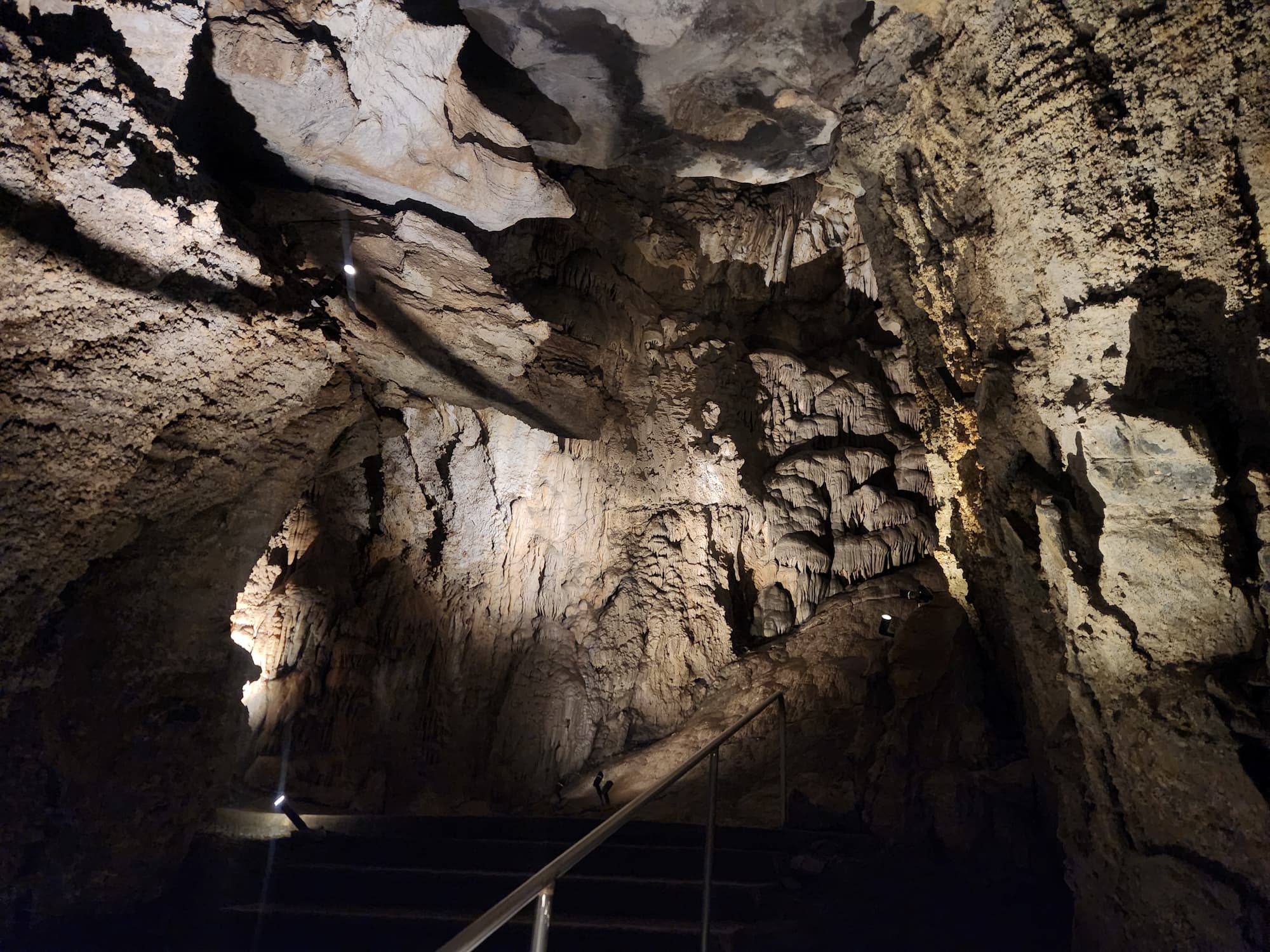 photo of timpanogos cave