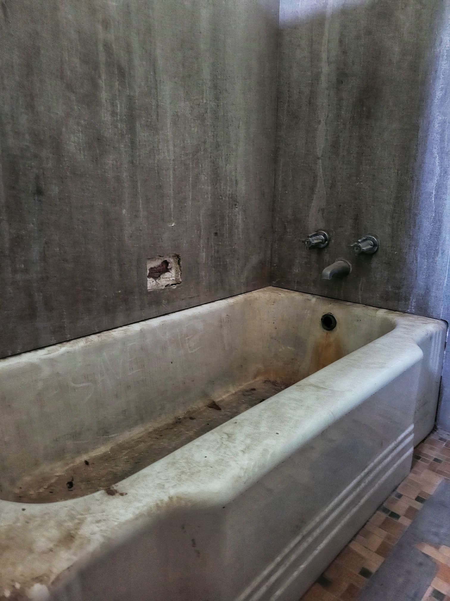 photo of trans allegheny lunatic asylum bath tub