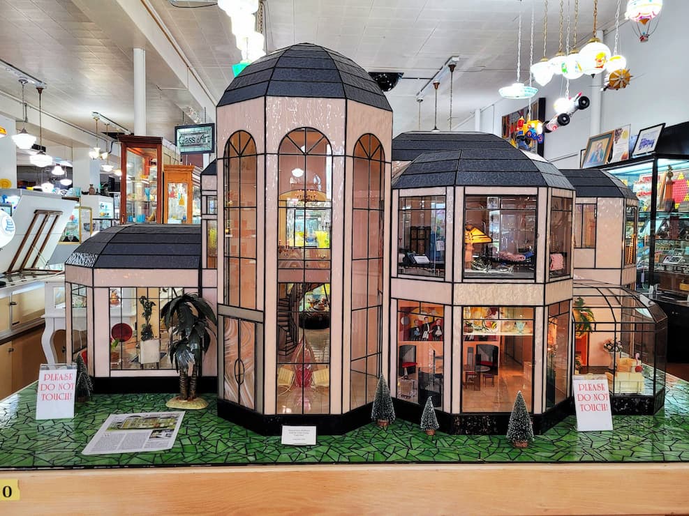 photo of museum of american glass dollhouse
