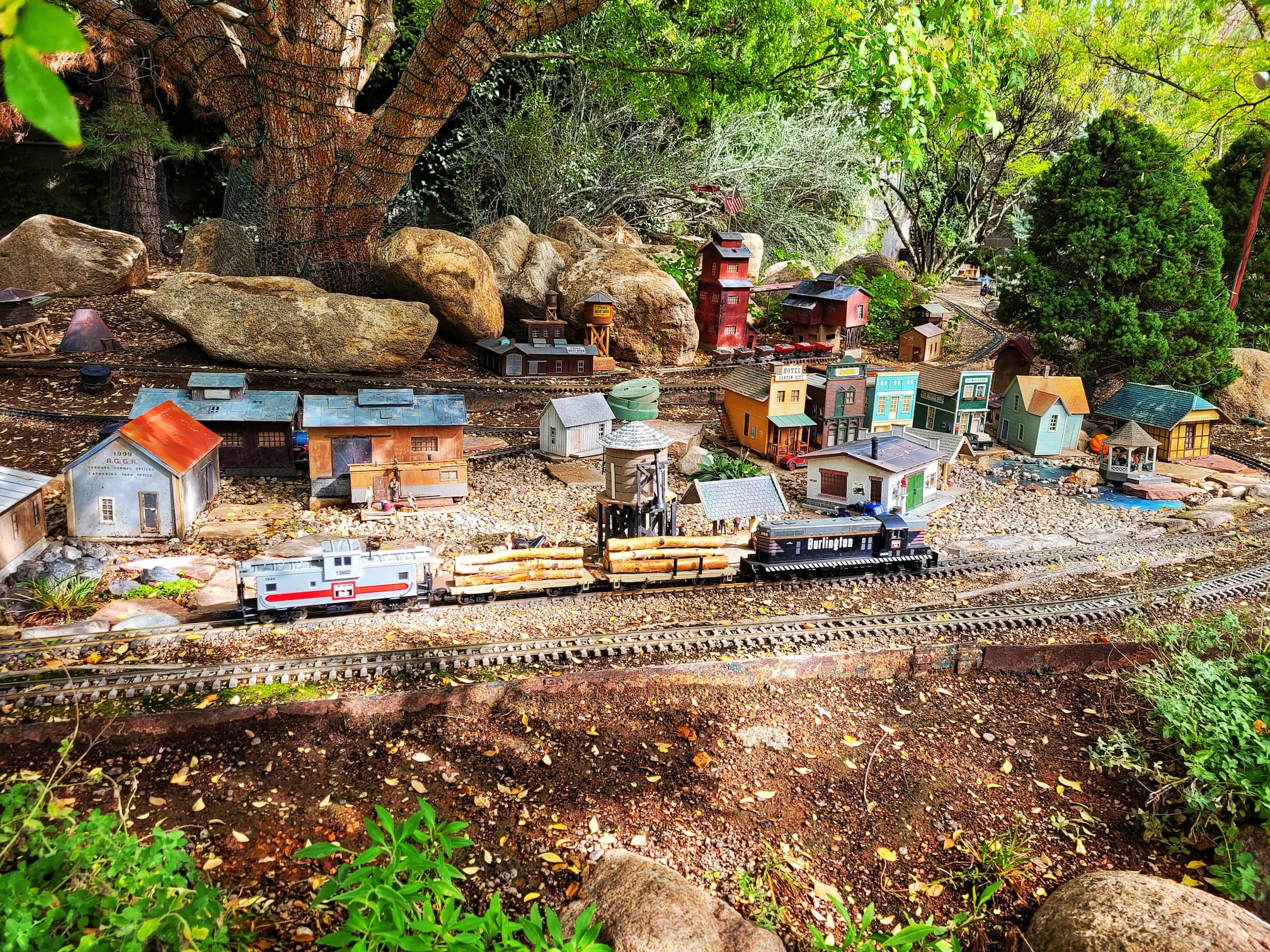photo of abq biopark train garden