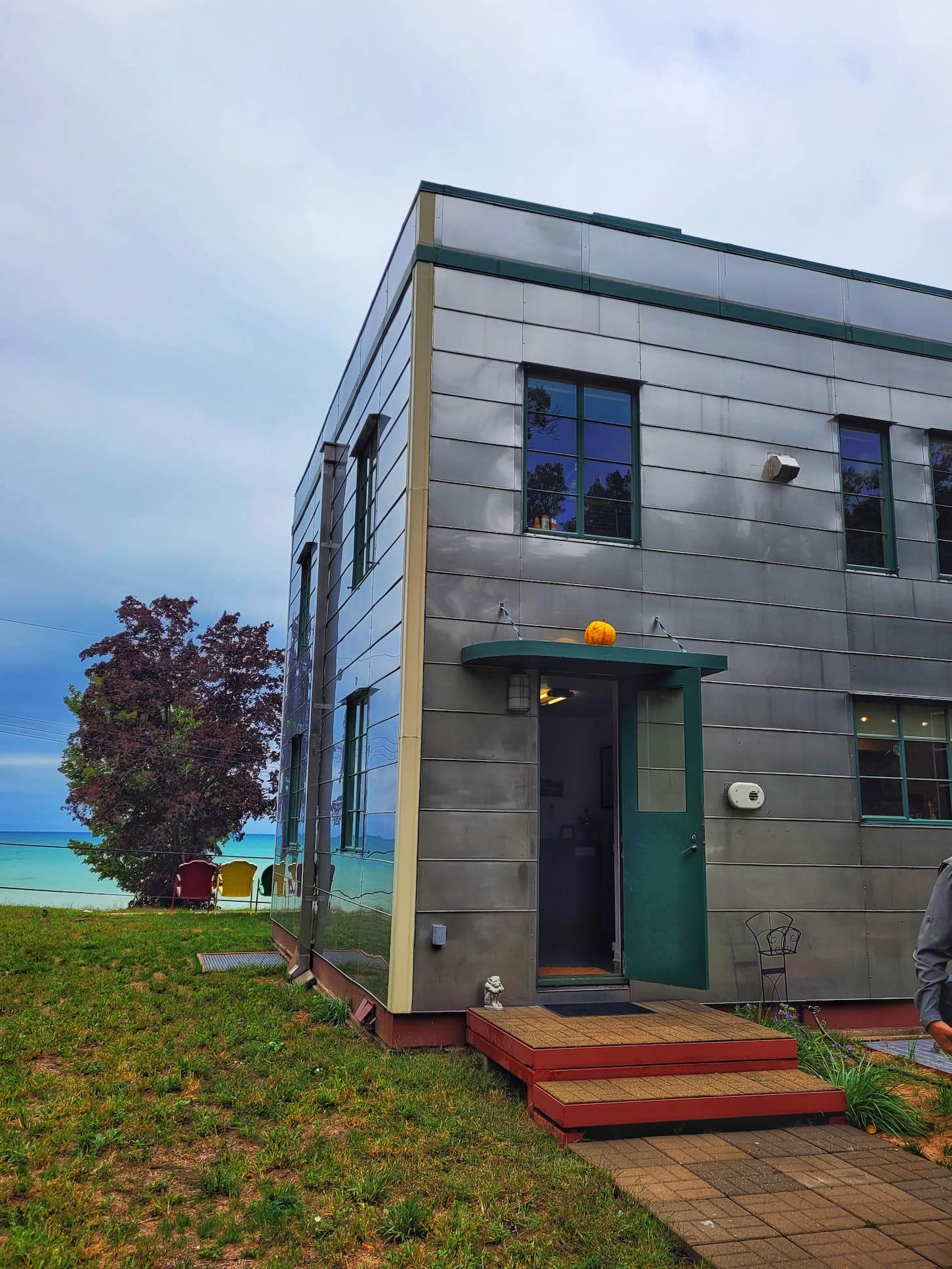 photo of back of armco-ferro house