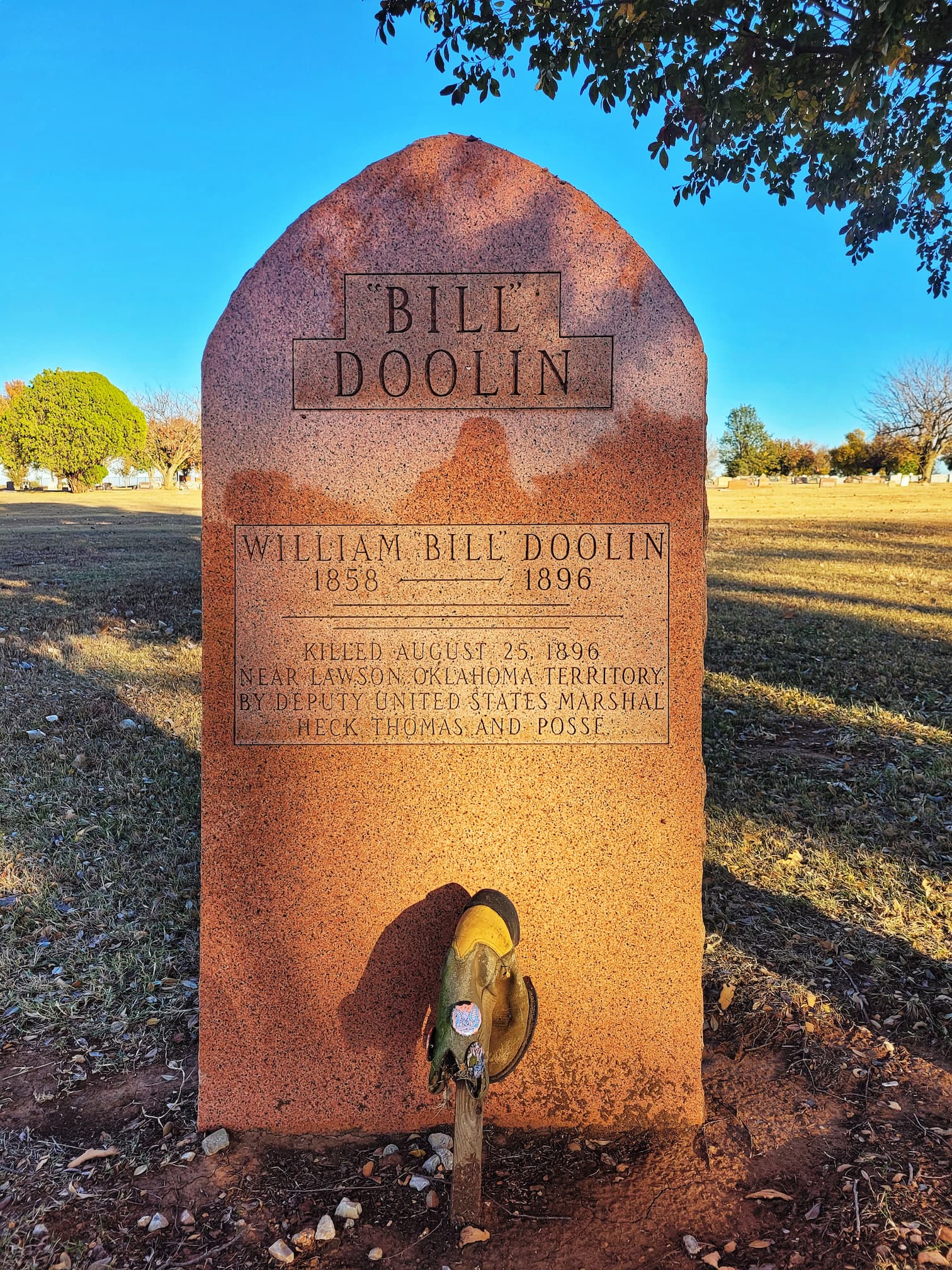 photo of grave of bill doolin