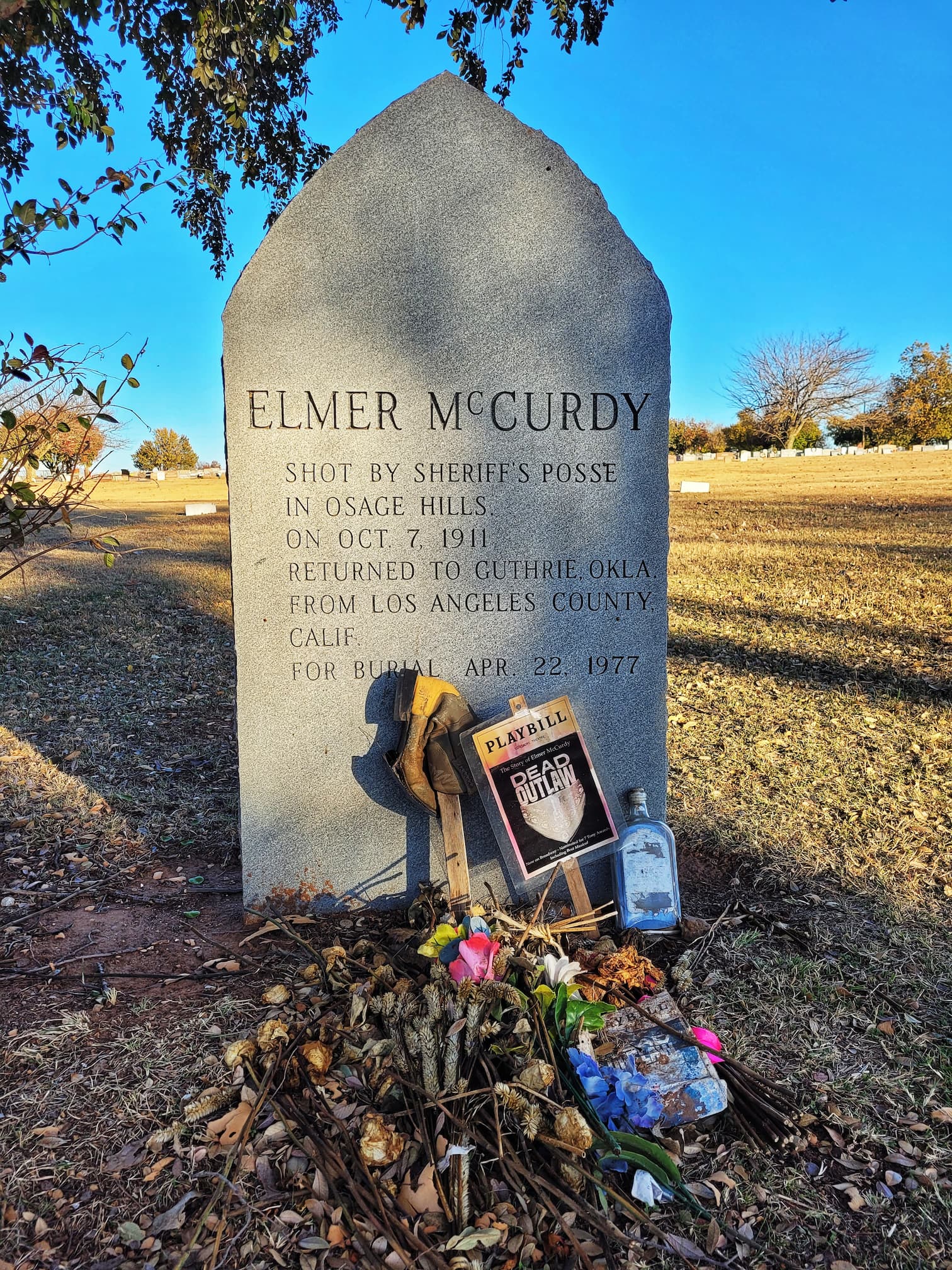 photo of grave of elmer mccurdy
