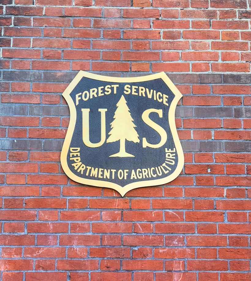 photo of forest service building sign