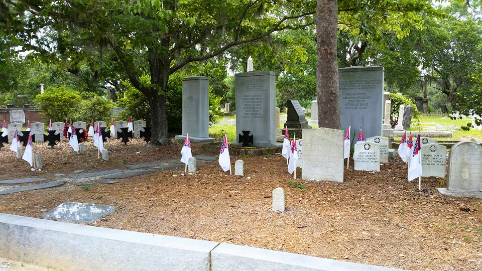 photo of hl hunley graves