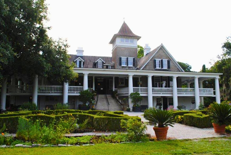 photo of magnolia plantation in charleston