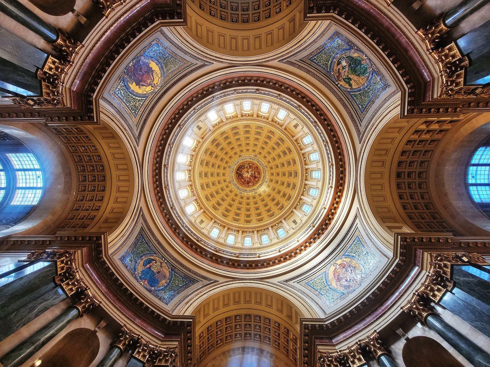 photo of wisconsin capitol rotunda looking up into the dome