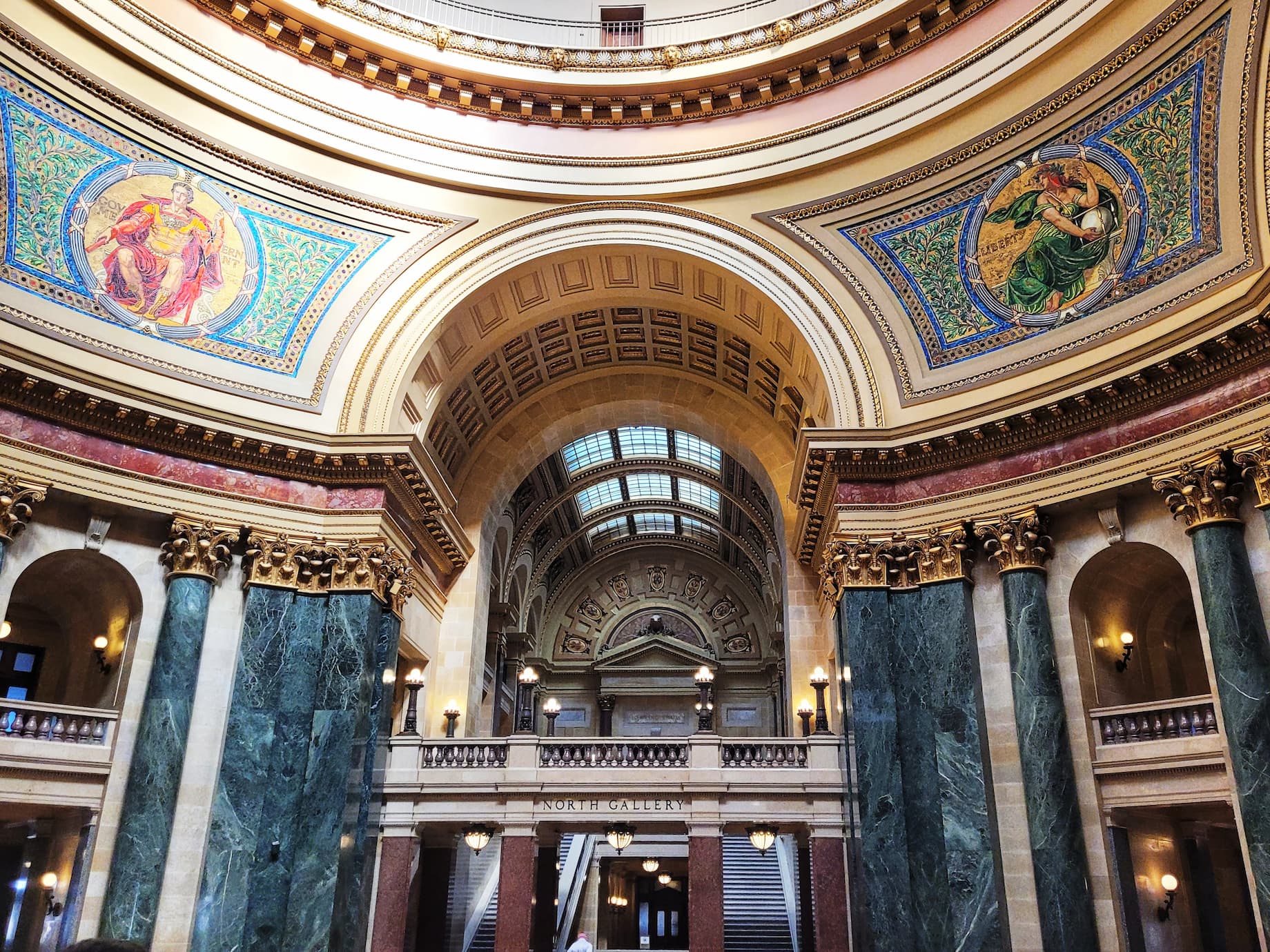 photo of wisconsin capitol rotunda