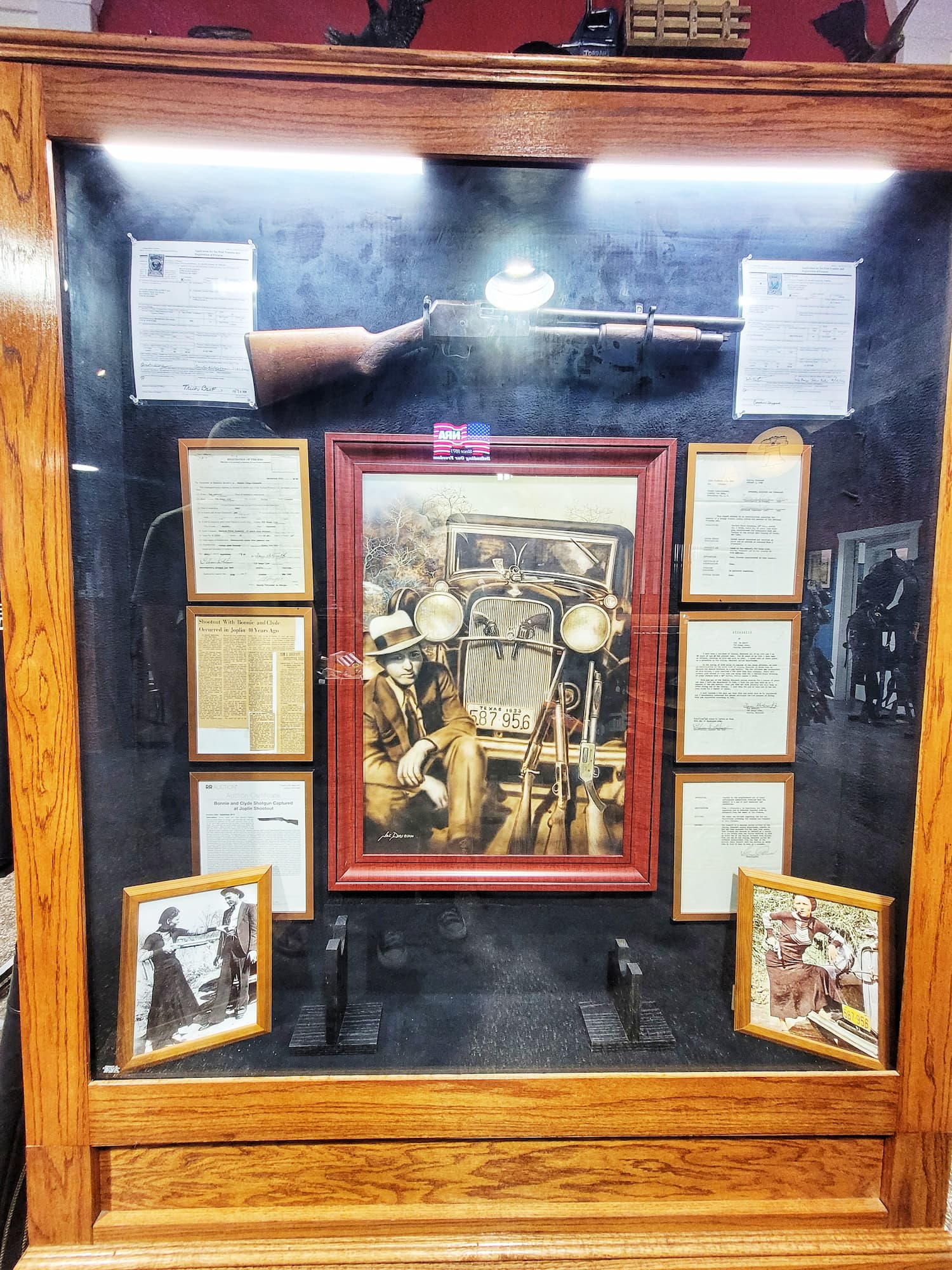 photo of bonnie and clyde shotgun at liberty pawn