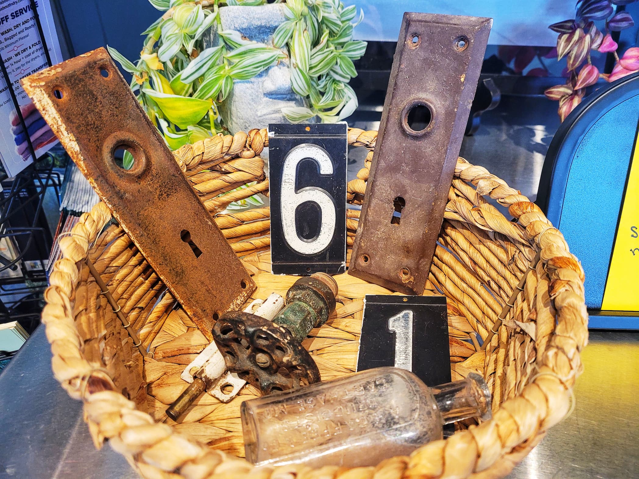 photo of boots court motel original fixtures