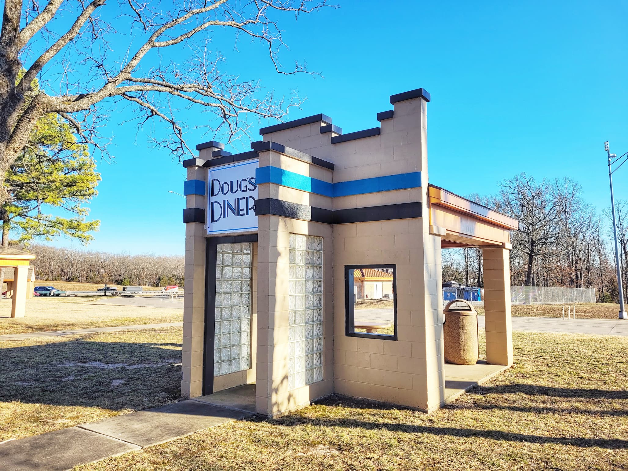 photo of mini route 66 diner at conway rest area