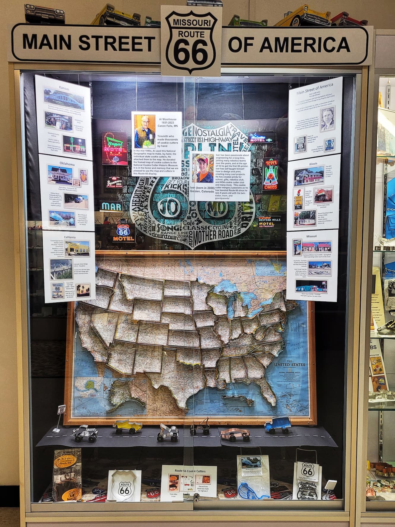 photo of national cookie cutter historical museum route 66 display case