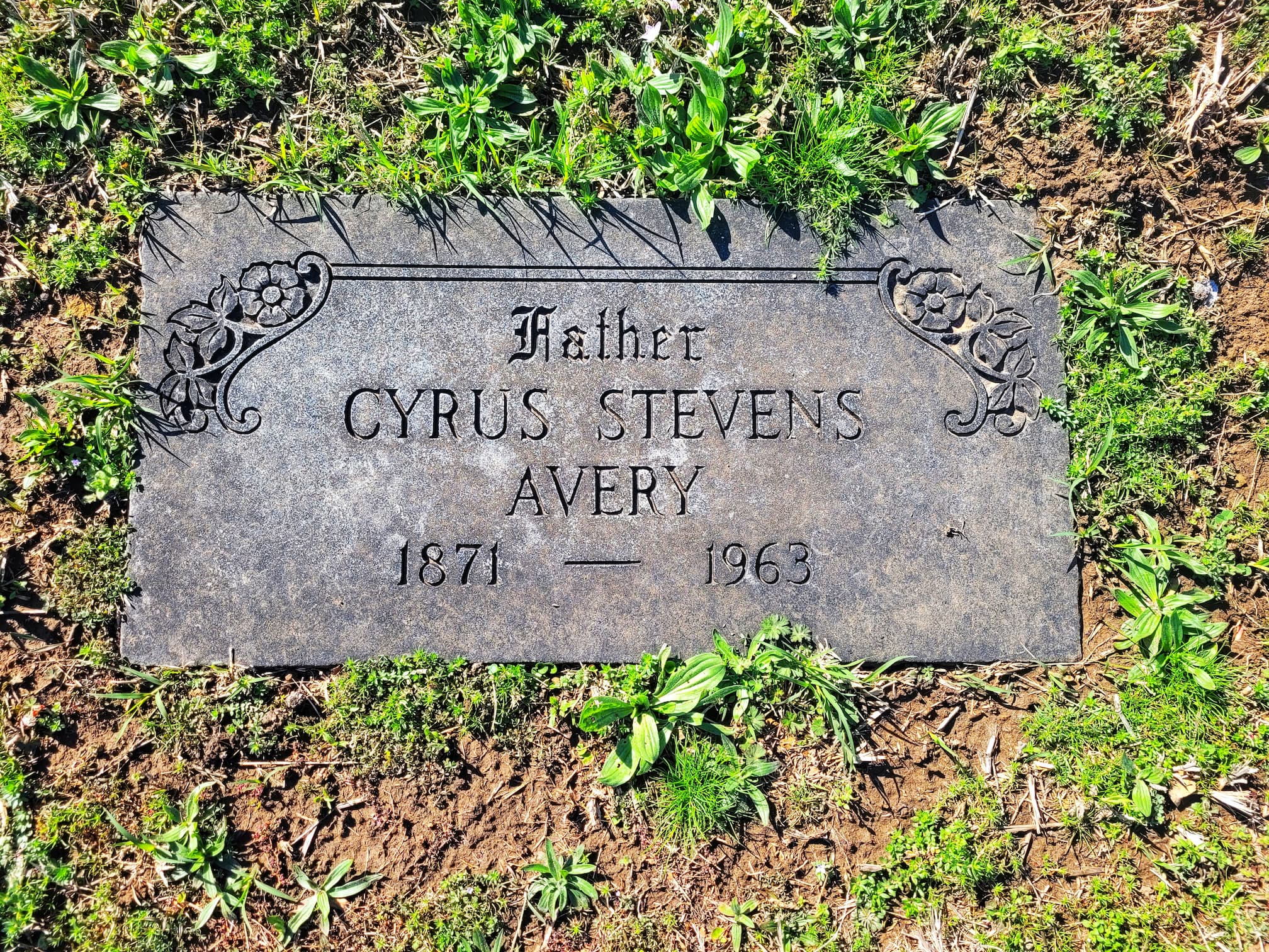 photo of grave of cyrus avery