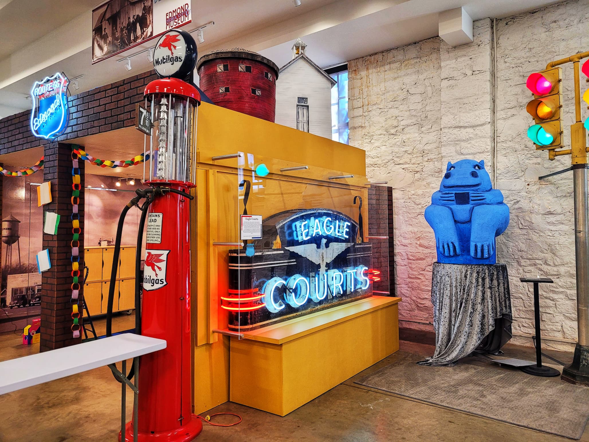 photo of eagle courts neon sign