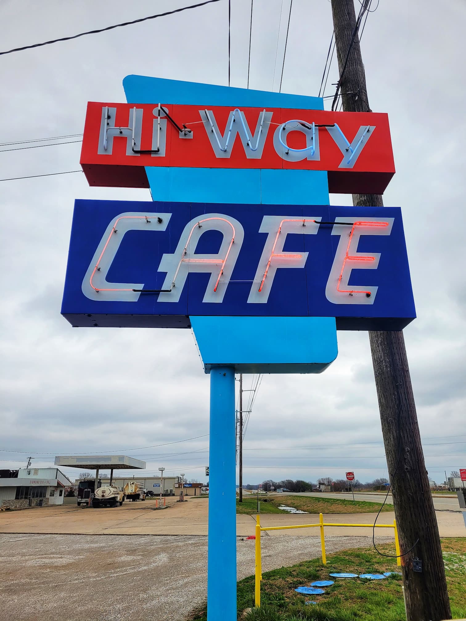 photo of hi-way cafe neon sign