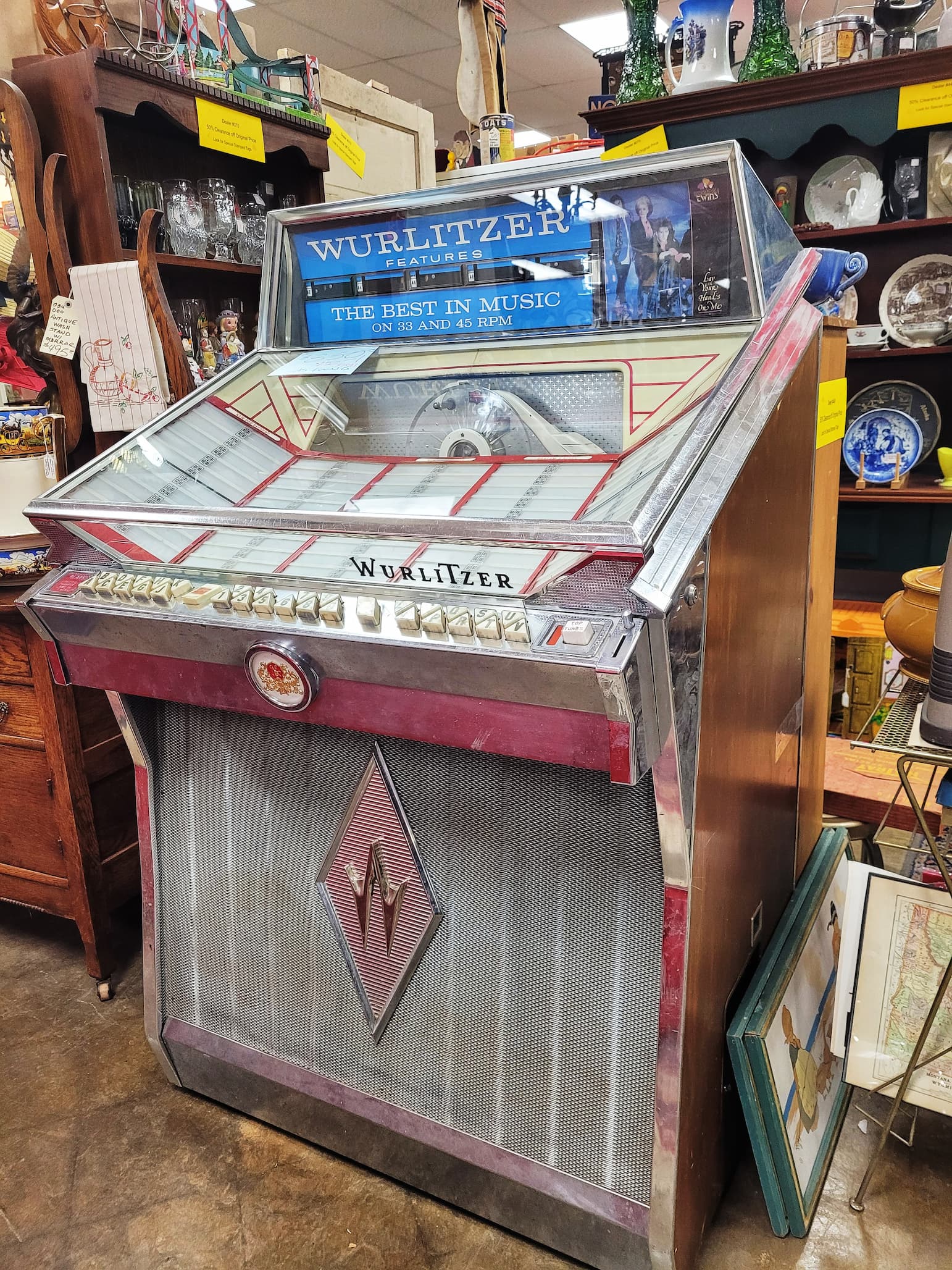 photo of wurlitzer jukebox at i-44 antique mall