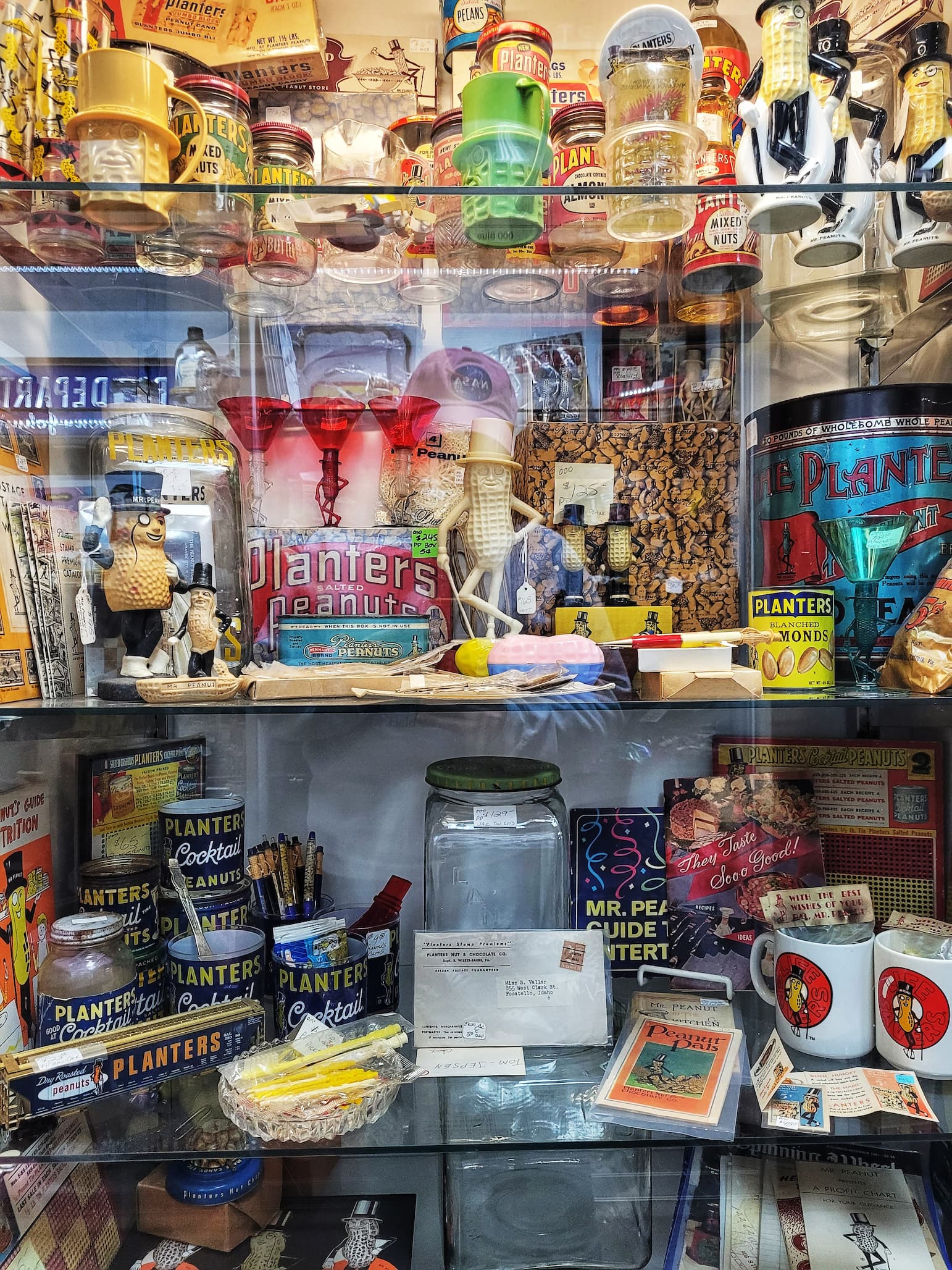 photo of planters collection at i-44 antique mall