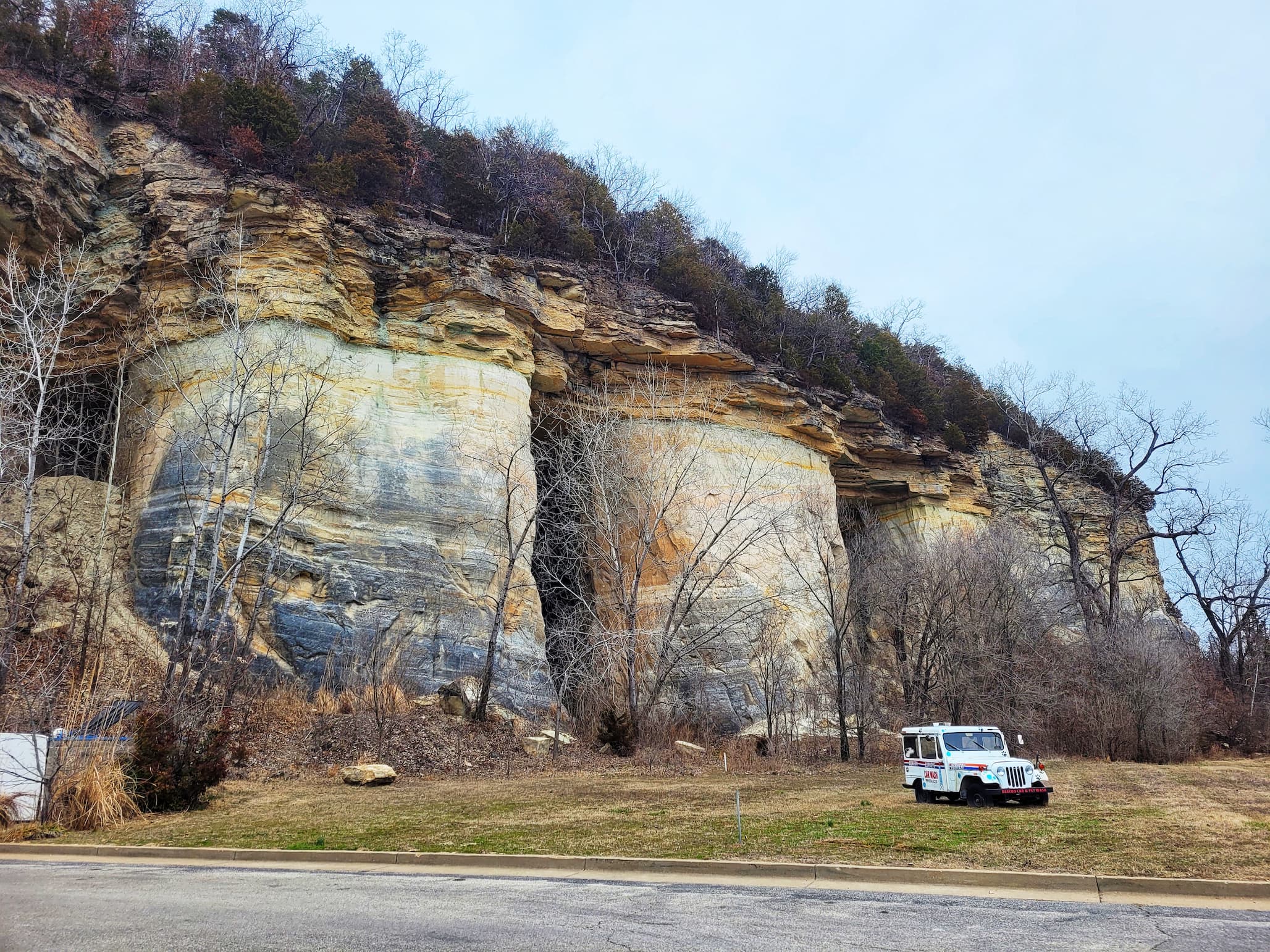 photo of pacific missouri sandstone bluffs