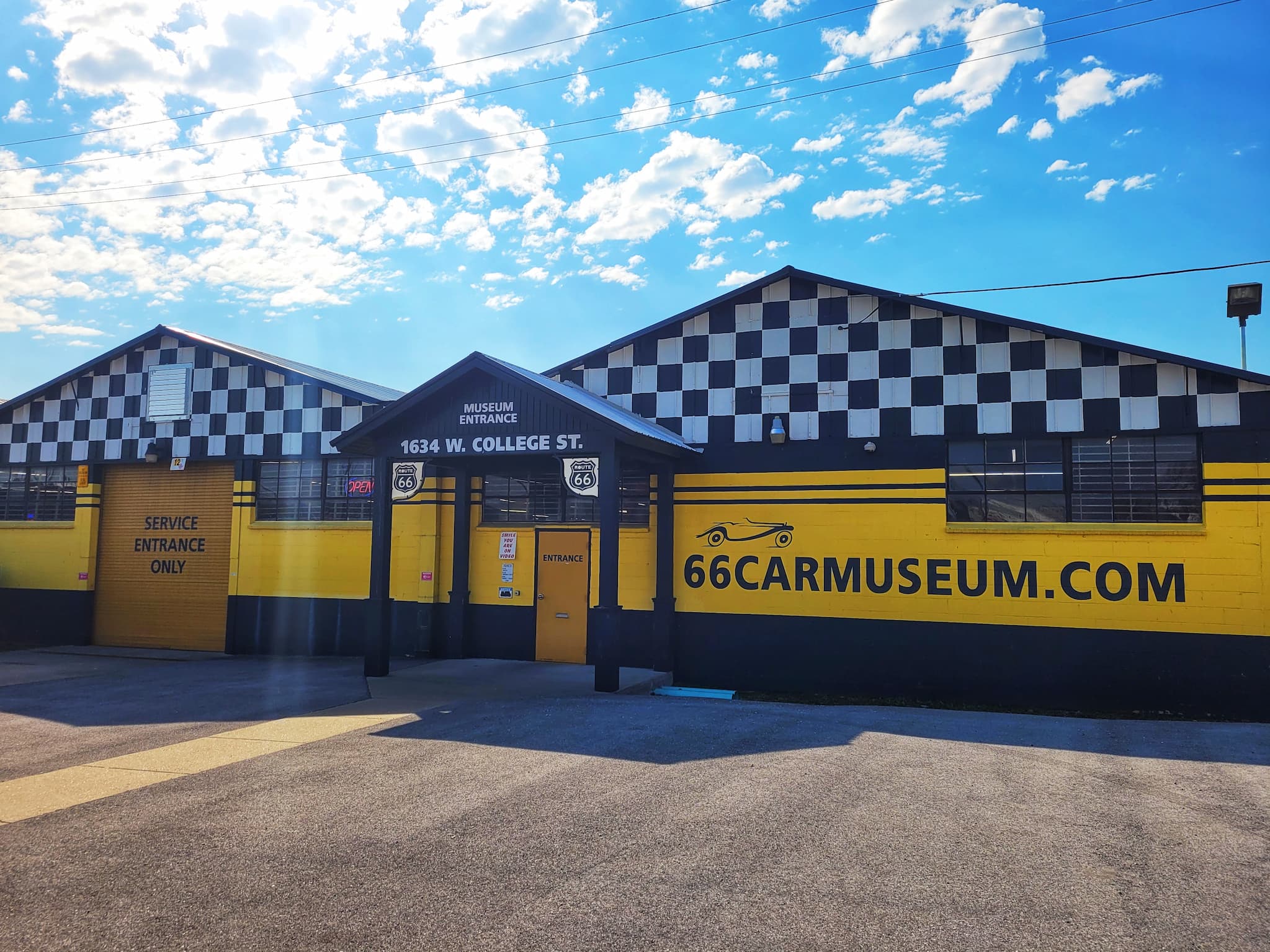 photo of outside of route 66 car museum