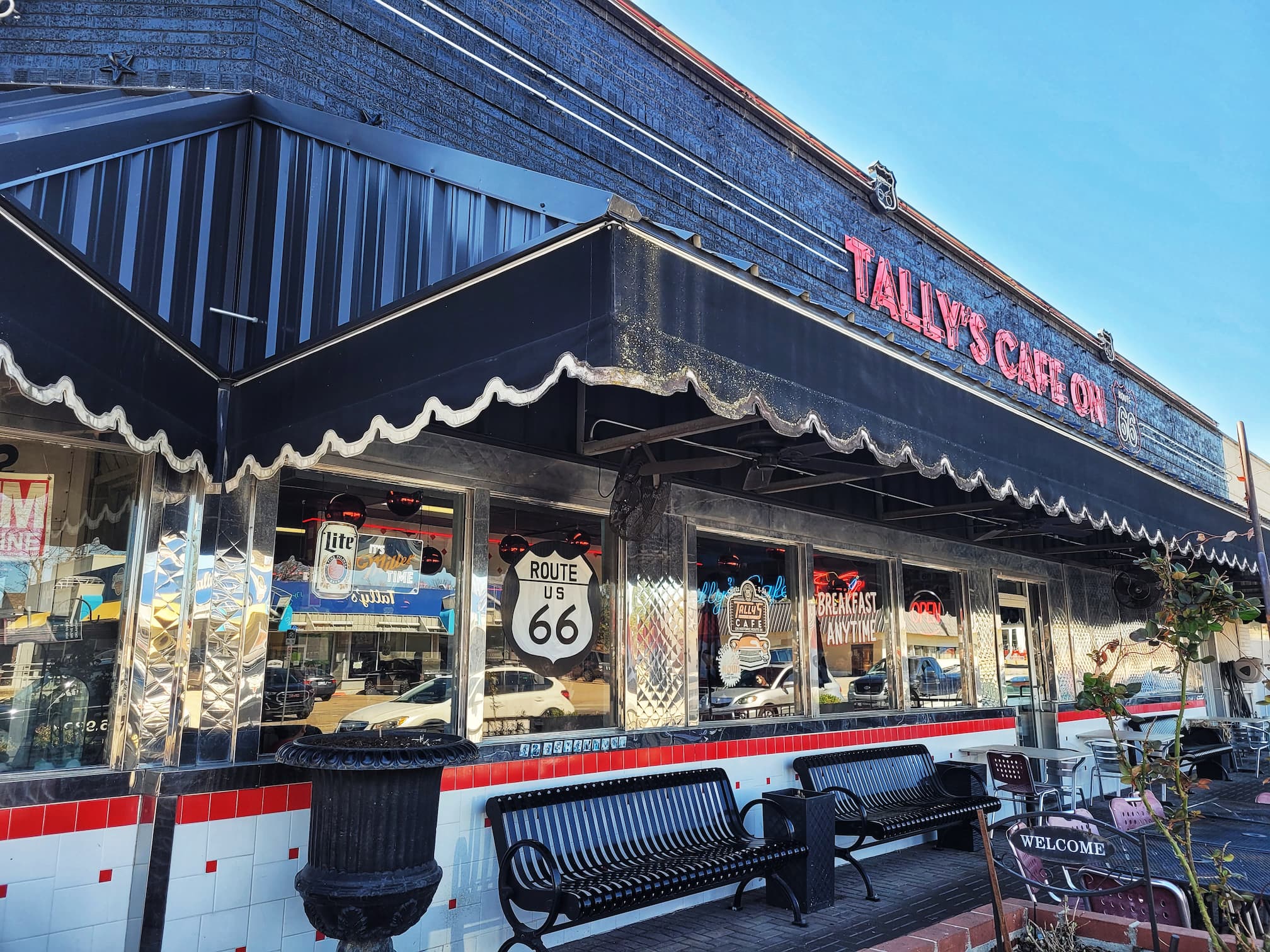 photo of outside of tally's good food cafe