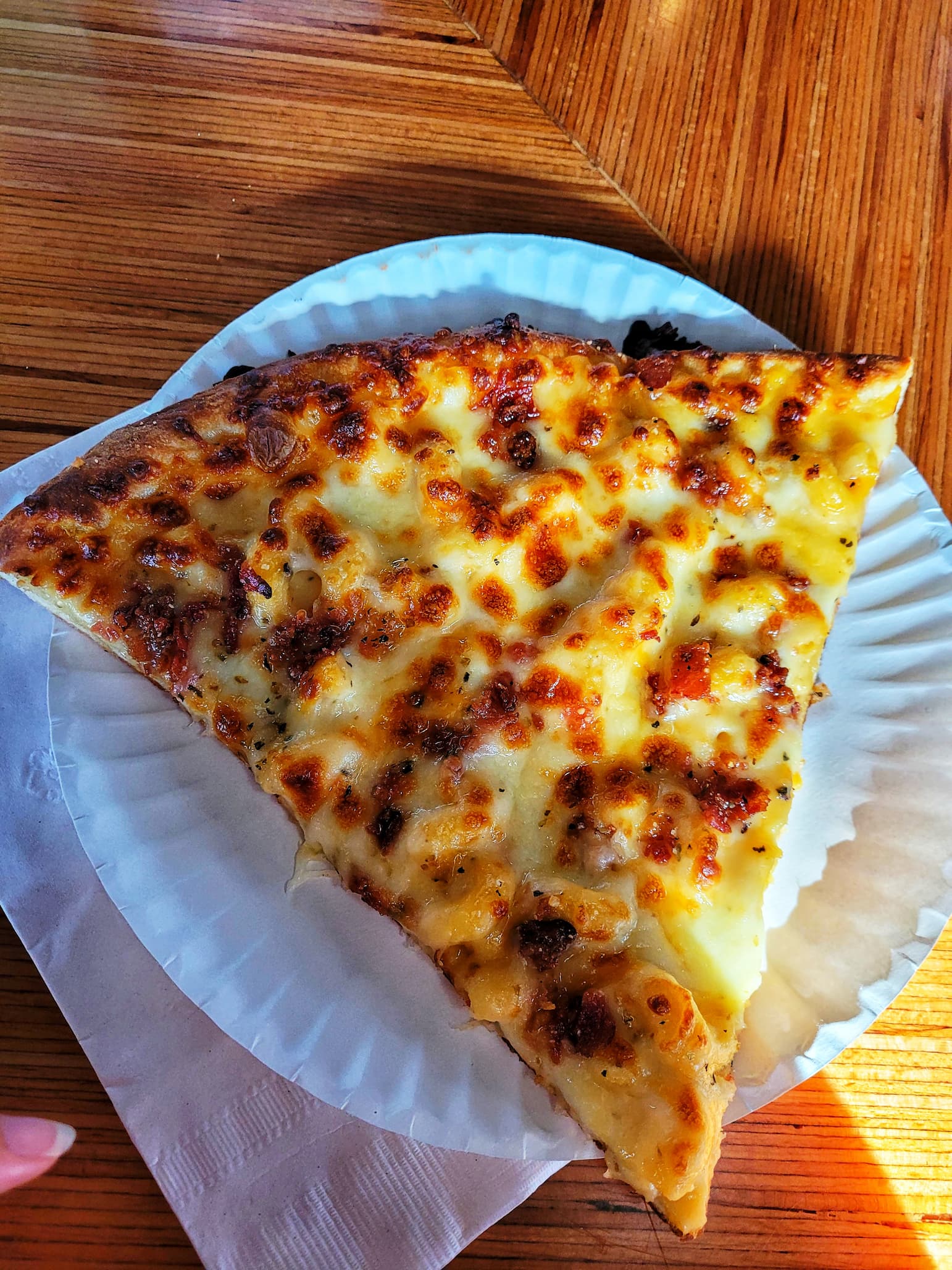 photo of mac and cheese pizza at up down okc