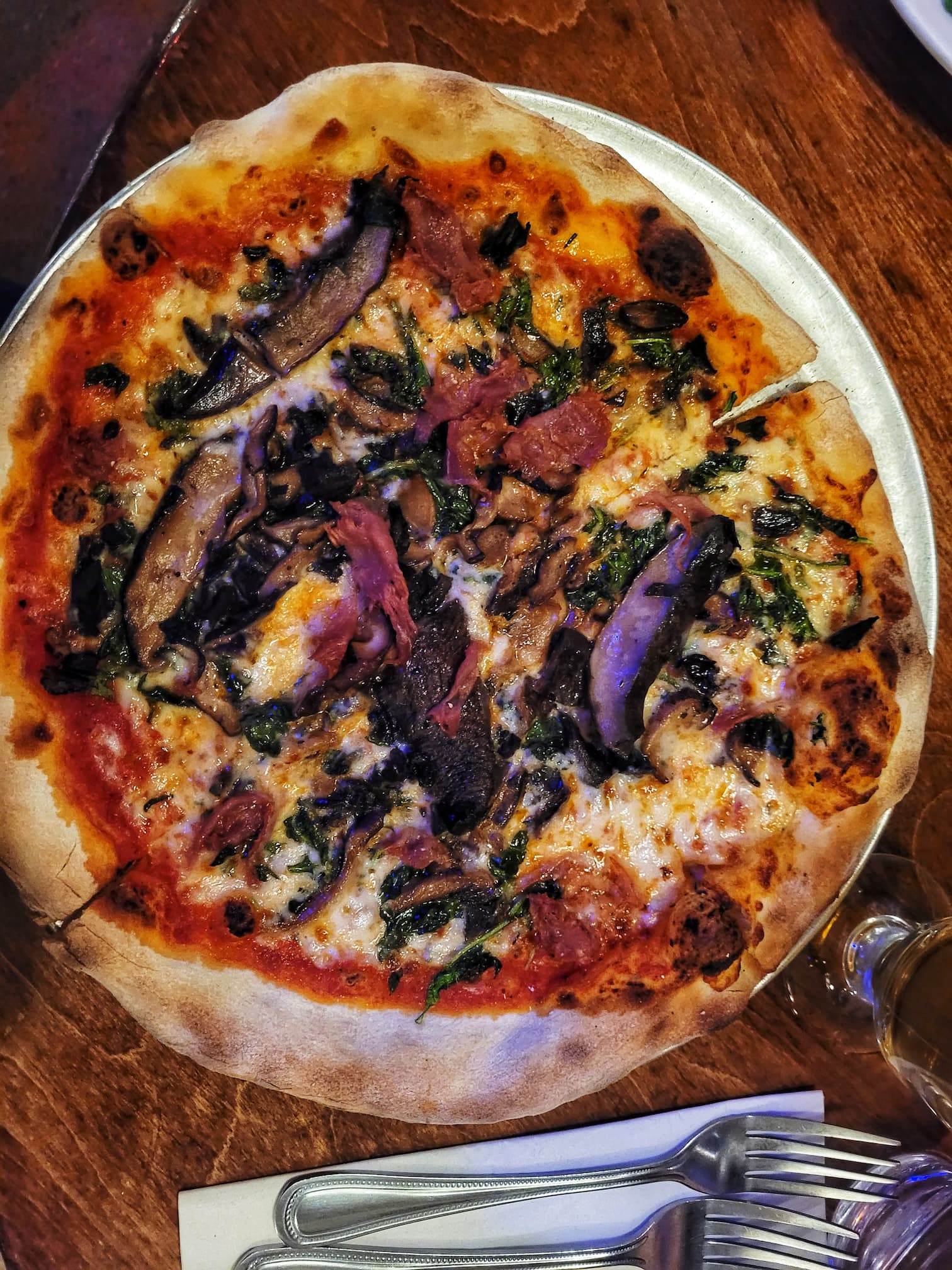 photo of pizza from harry's roadhouse