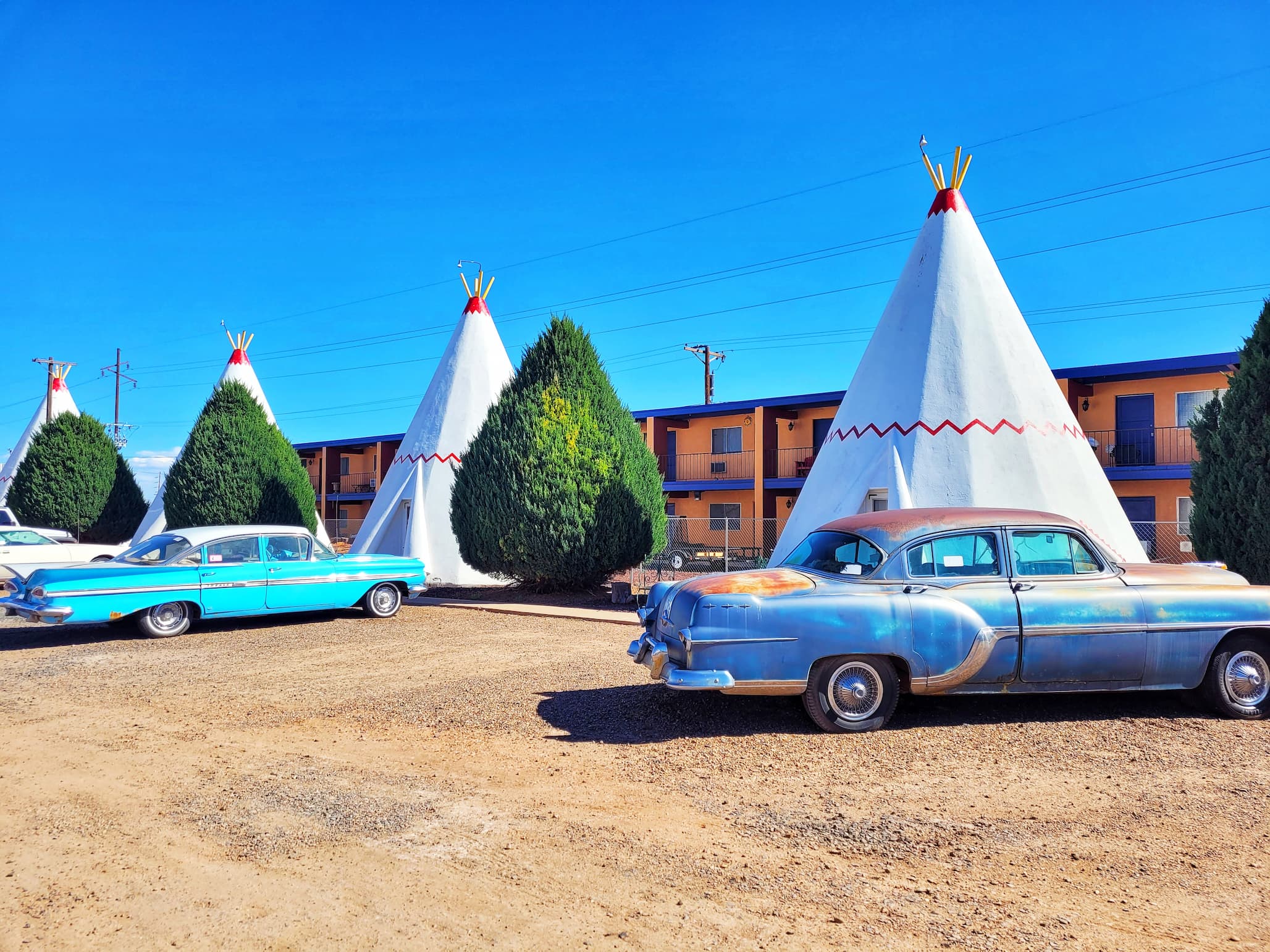 photo of wigwam motel