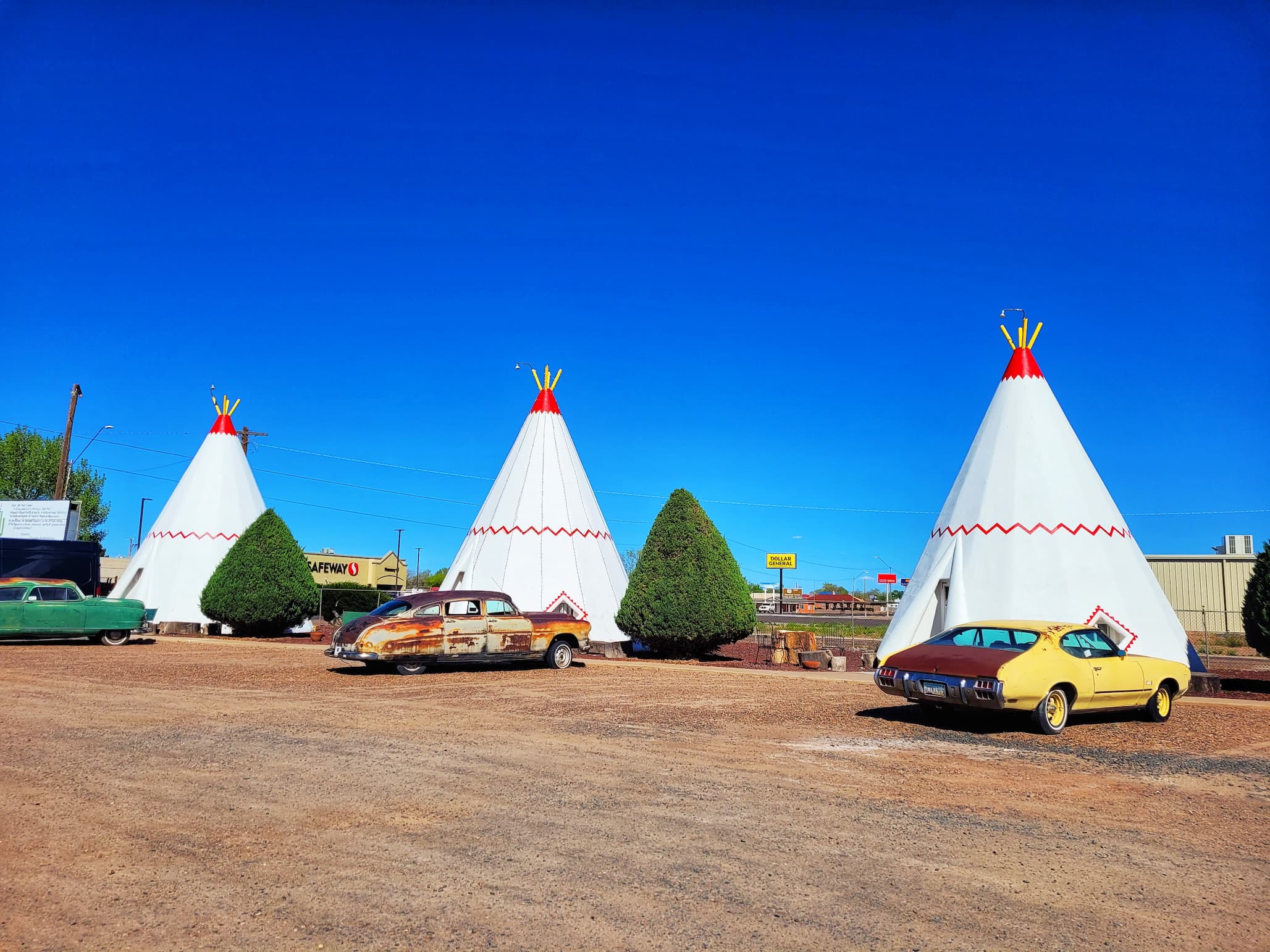 photo of wigwam motel