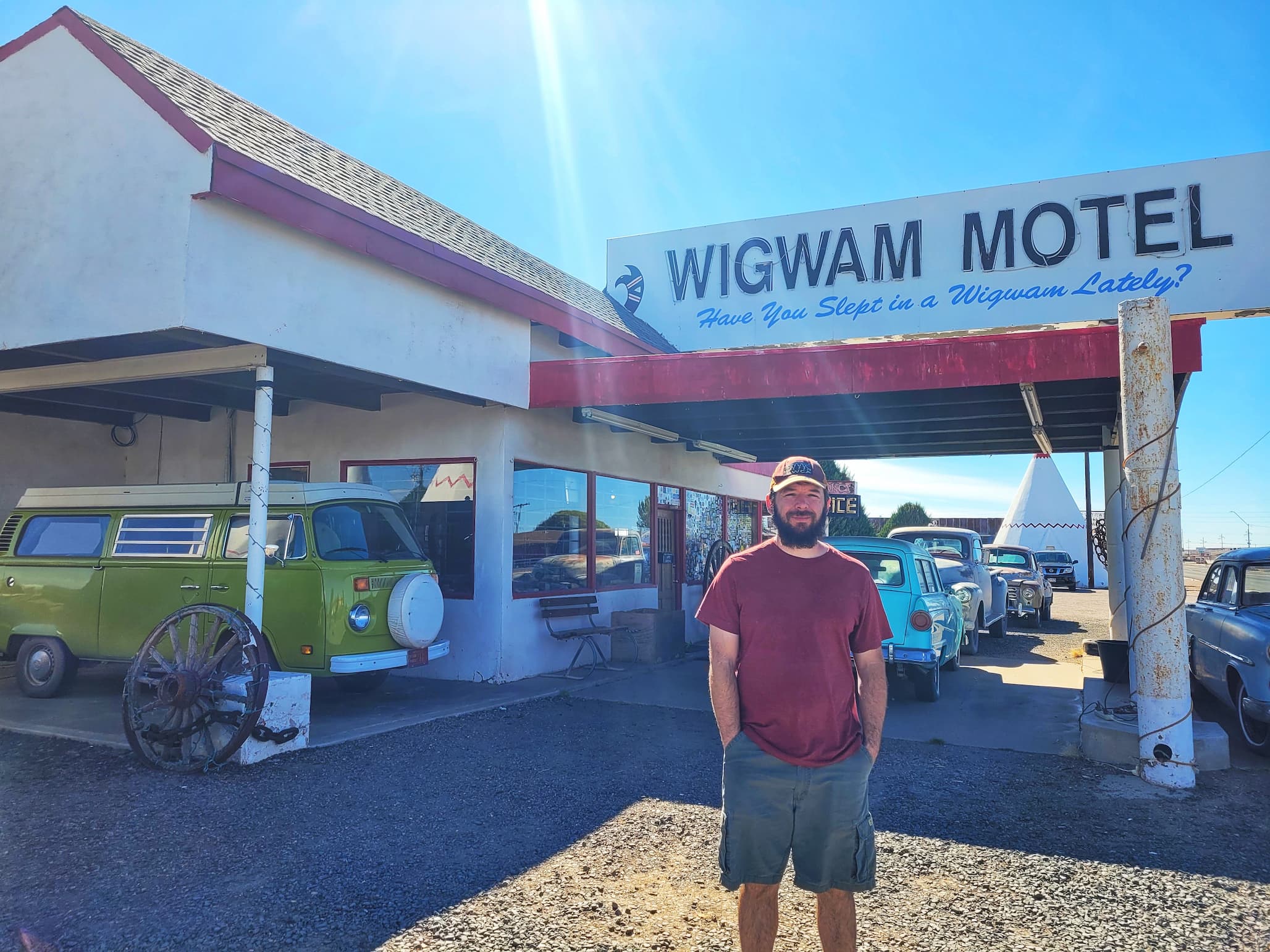 photo of josh in front of wigwam motel