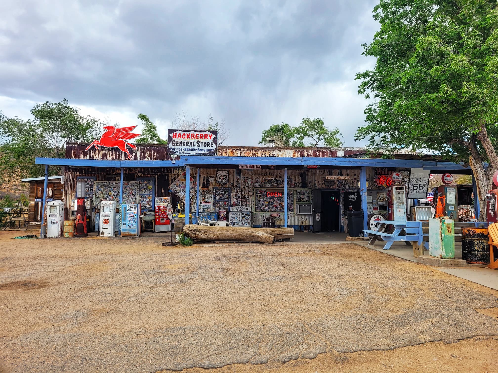 photo of hackberry general store outside