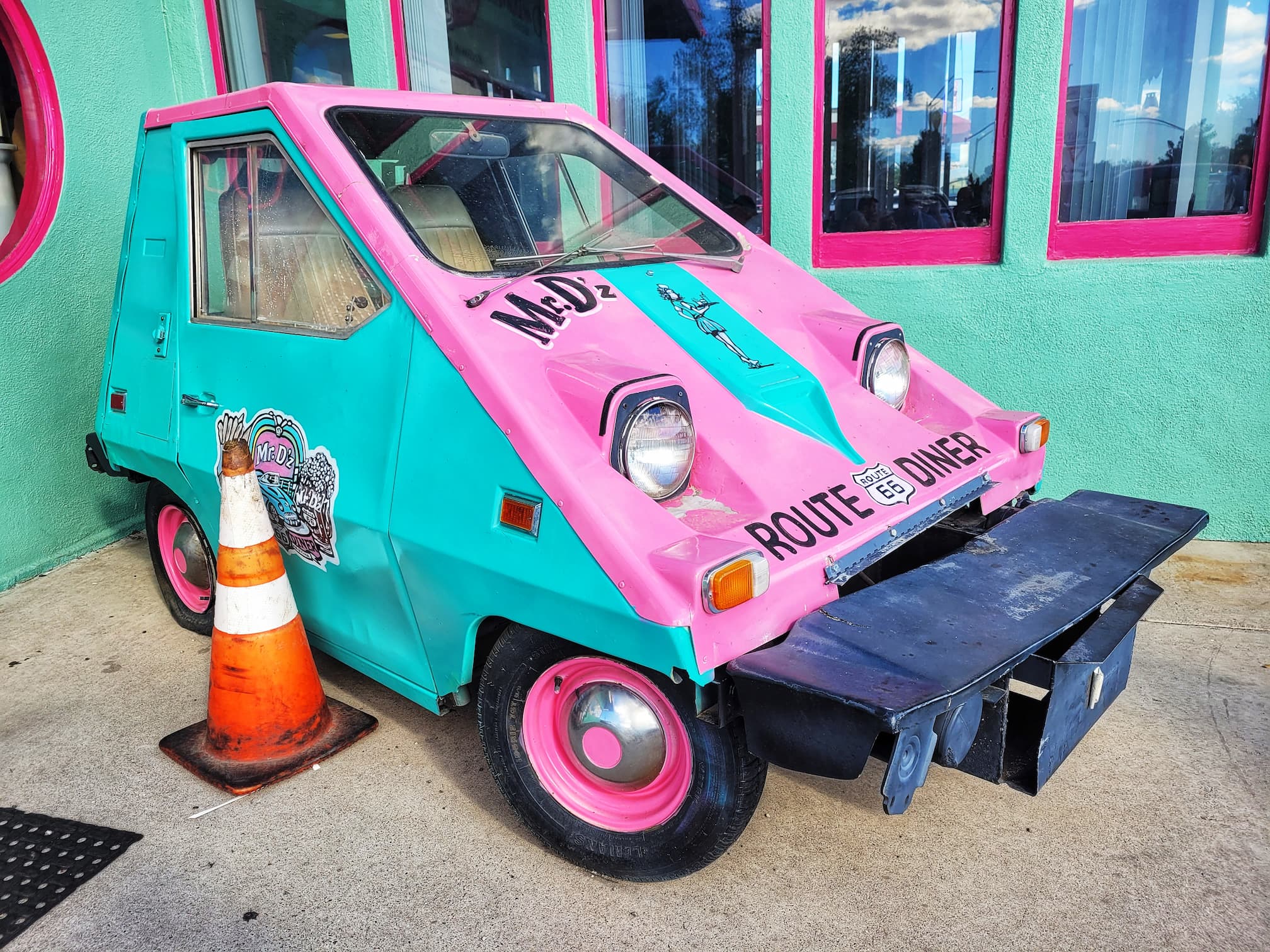 photo of mr d'z diner wedge car