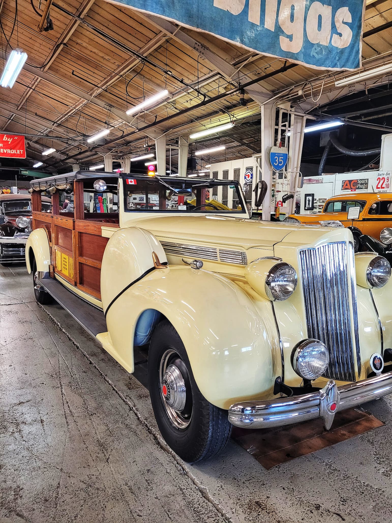 photo of 1939 packard safari