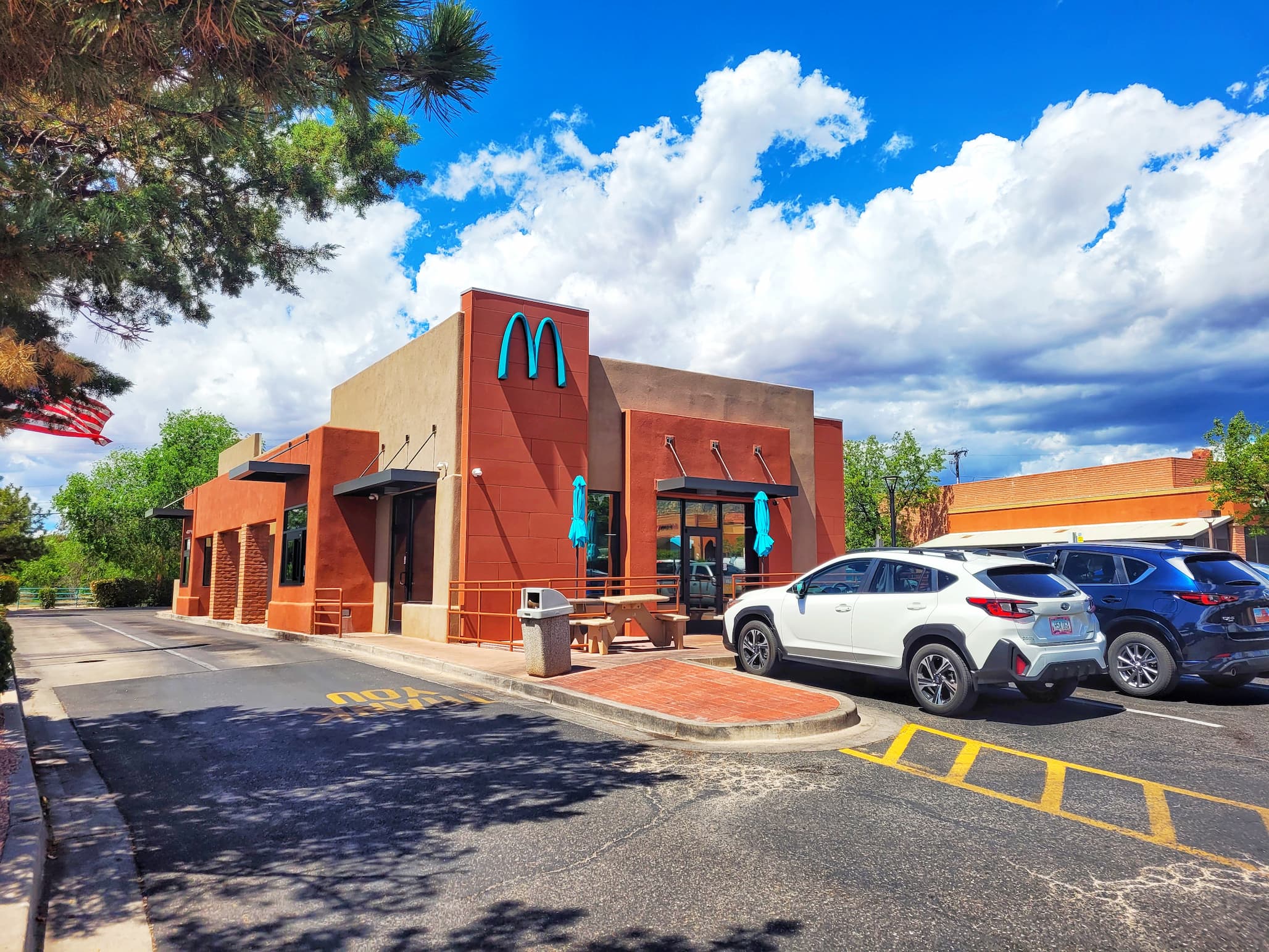 photo of sedona mcdonalds with teal arches