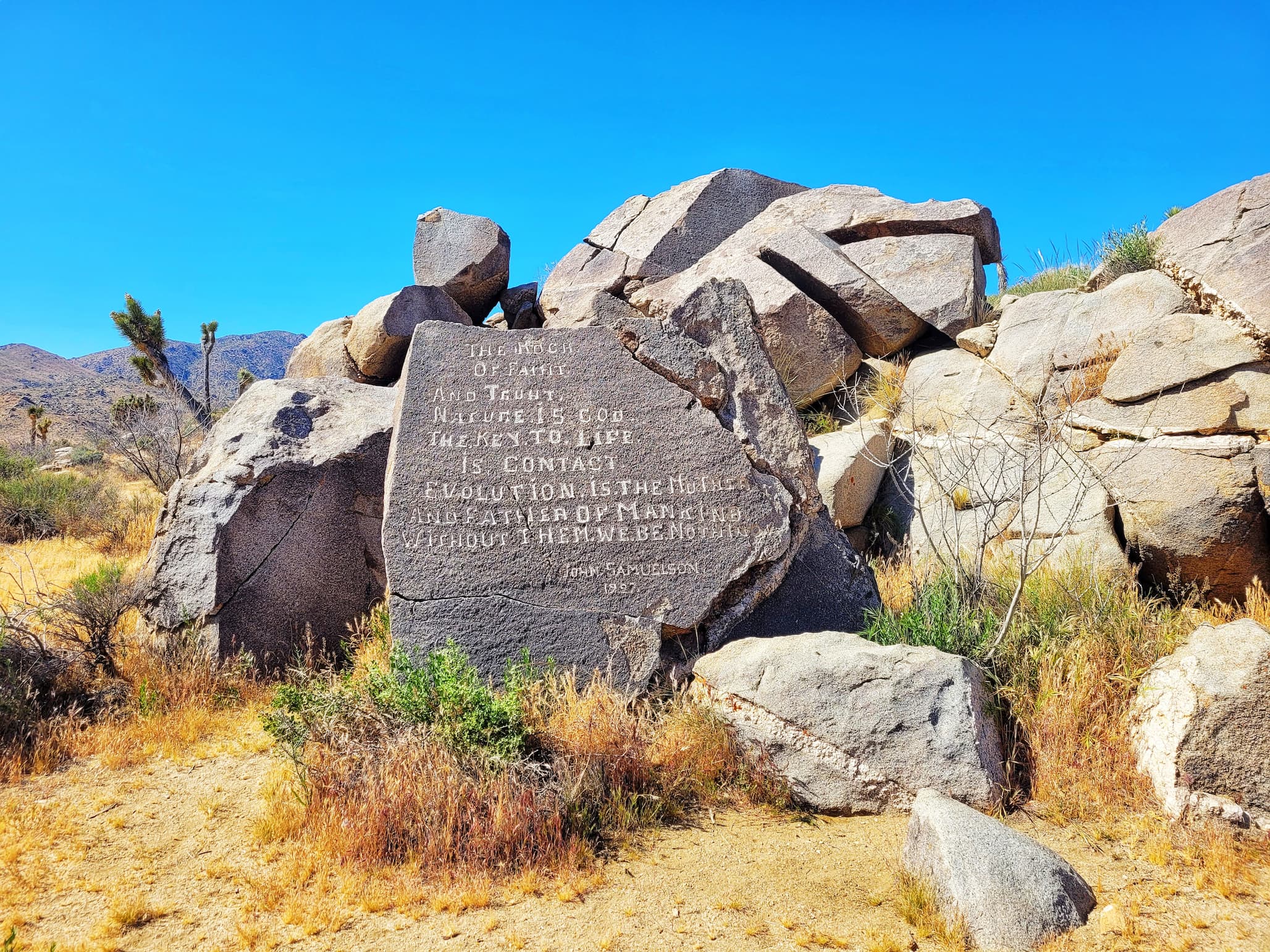 photo of samuelson rocks at joshua tree national park