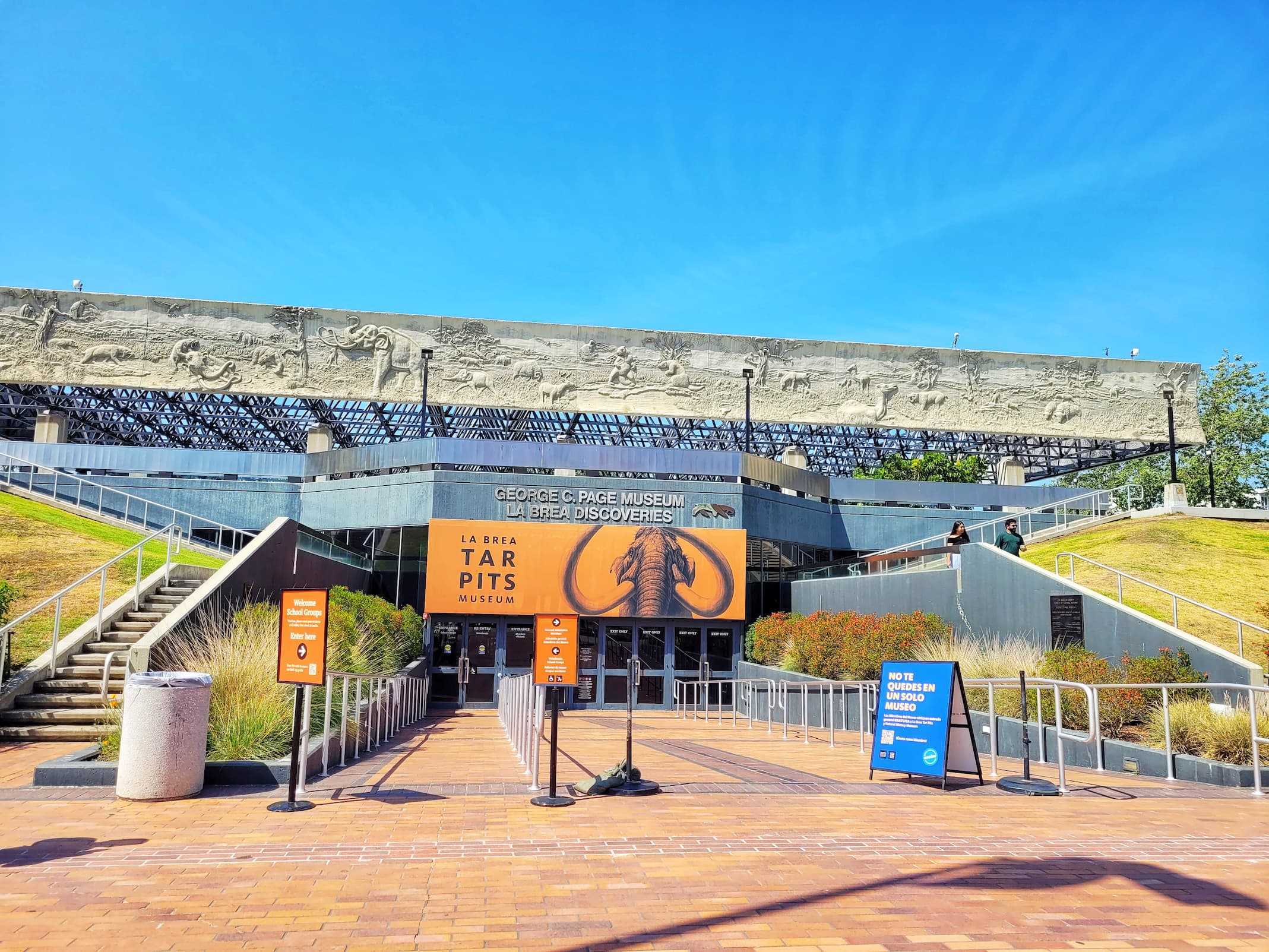 photo of la brea tar pit museum
