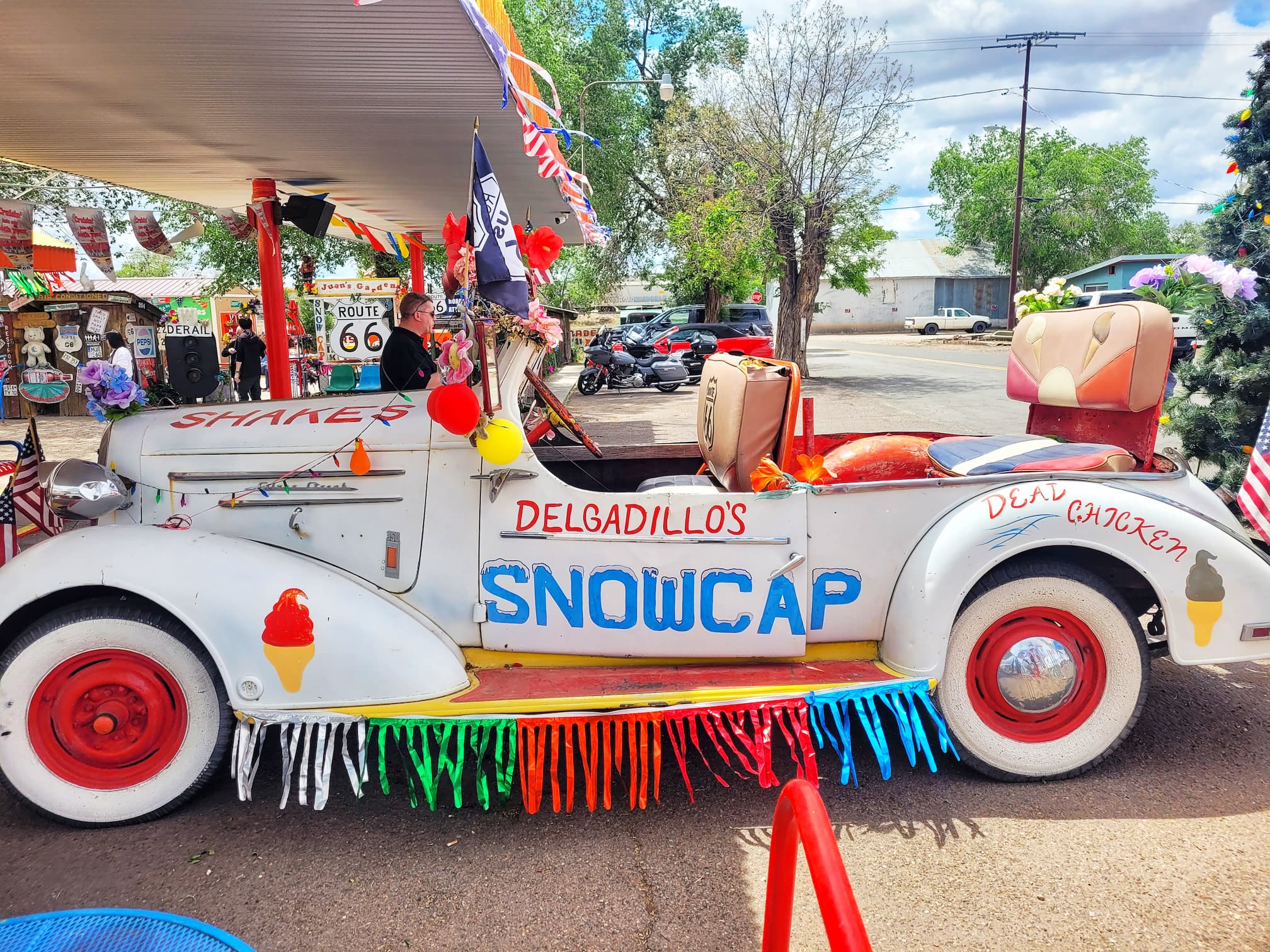 photo of delgadillo's snowcap car