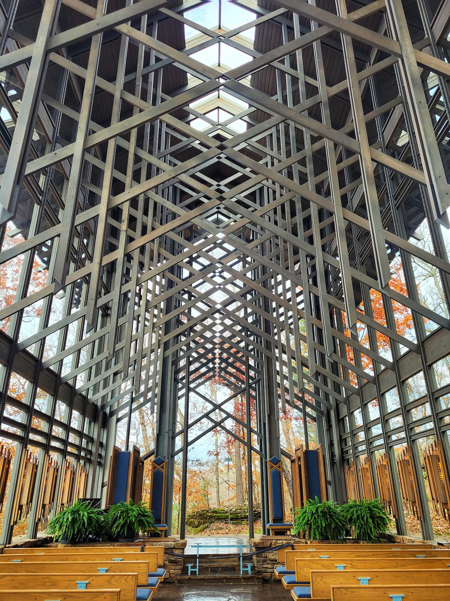 photo of inside thorncrown chapel